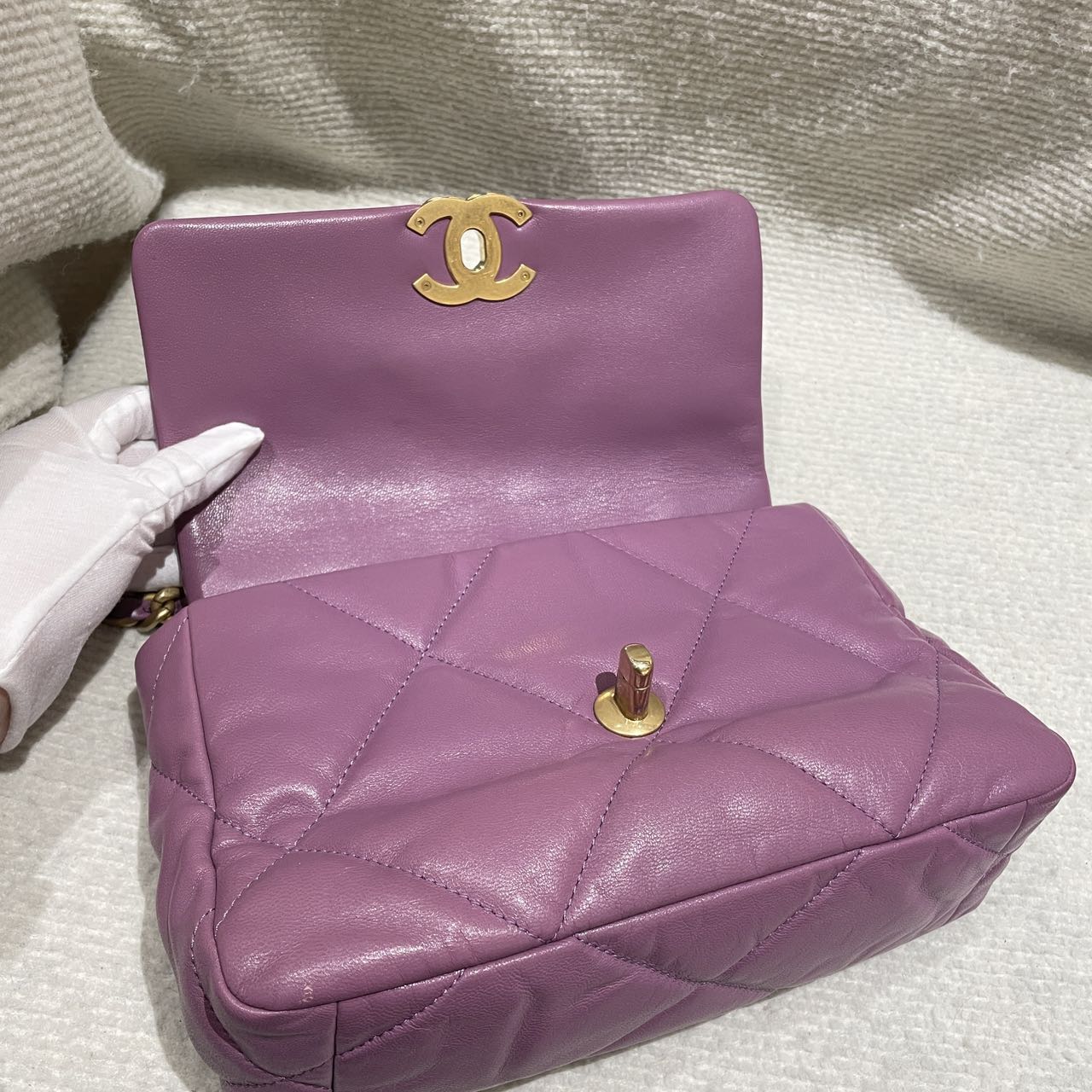 Pre-owned Certified Chanel 19Bag Small in Deep Lilac Pink Lambskin Golden Hardware, 2020-2021, w/ full set