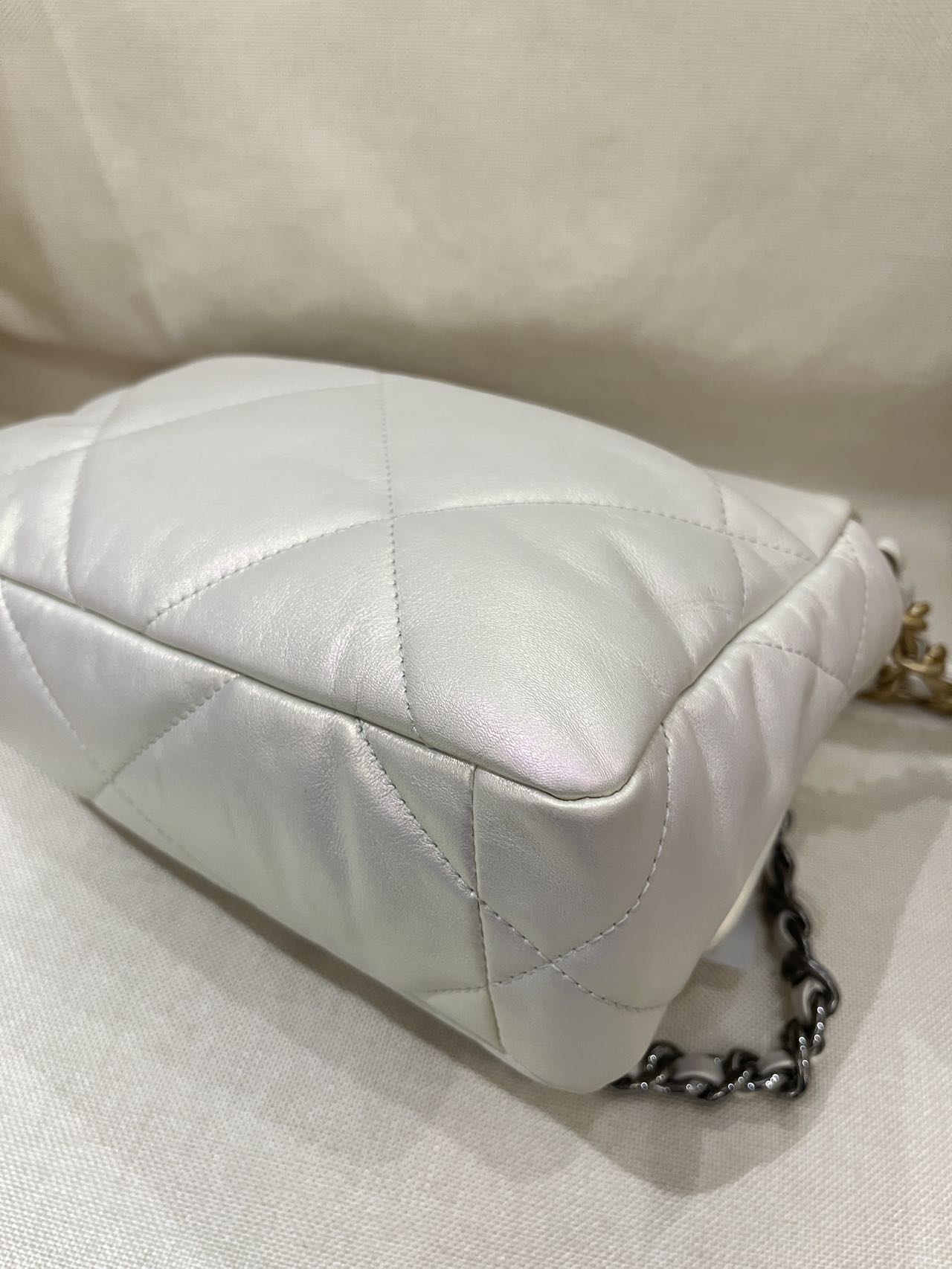 Pre-owned Certified Chanel 19Bag Small in Silver Pearlescent Metallic Lambskin with Golden Hardware, 2021, w/ Full Set