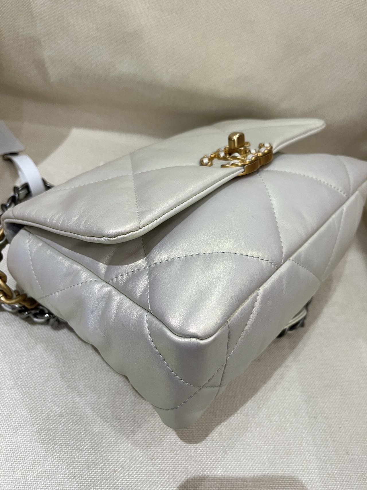 Pre-owned Certified Chanel 19Bag Small in Silver Pearlescent Metallic Lambskin with Golden Hardware, 2021, w/ Full Set