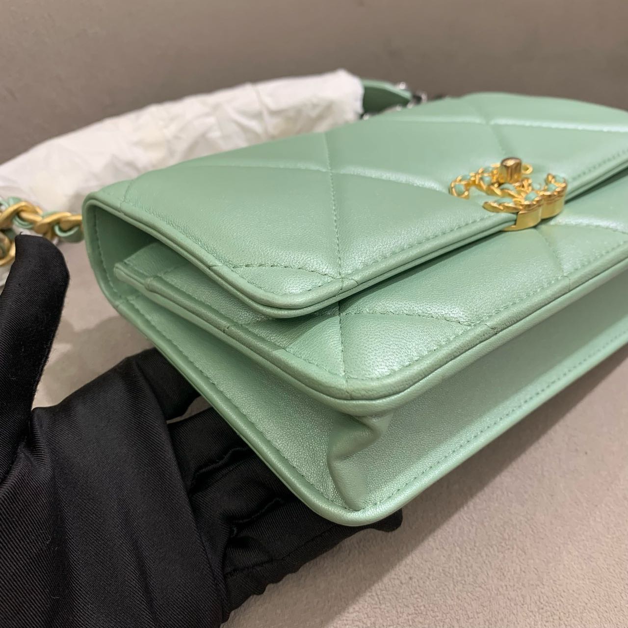 Pre-owned Certified Chanel 19 Wallet on Chain in Green Lambskin with Golden Hardware, 2023 Microchipped, w/ full set