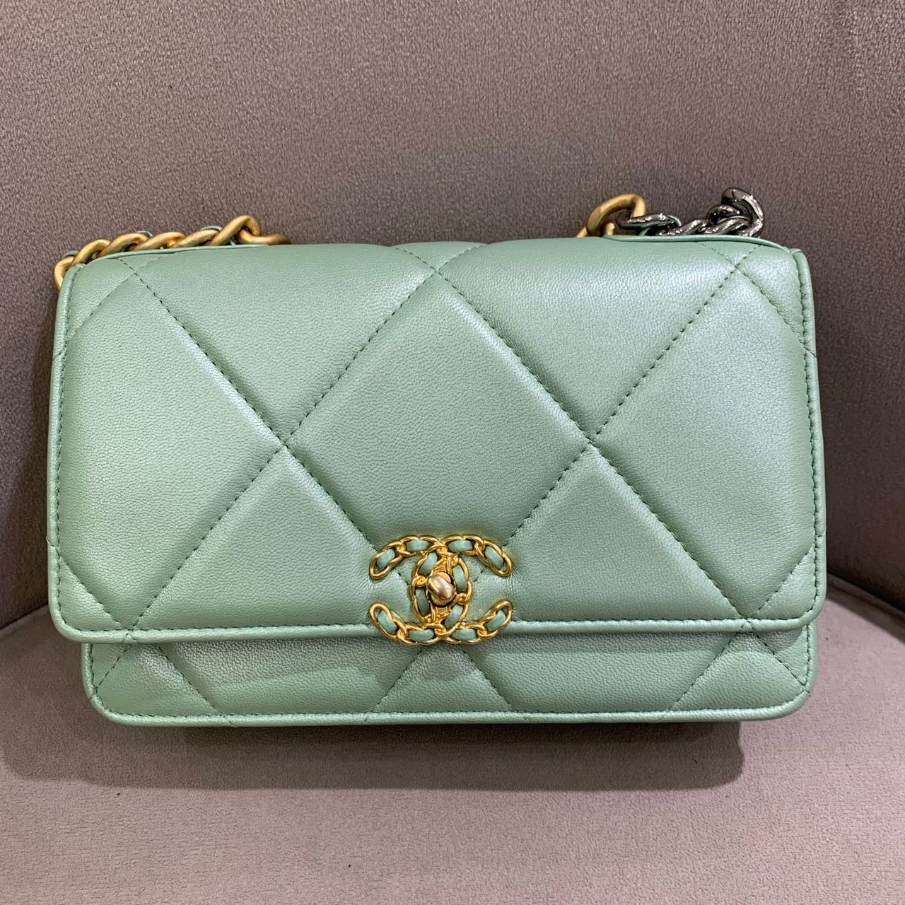 Pre-owned Certified Chanel 19 Wallet on Chain in Green Lambskin with Golden Hardware, 2023 Microchipped, w/ full set