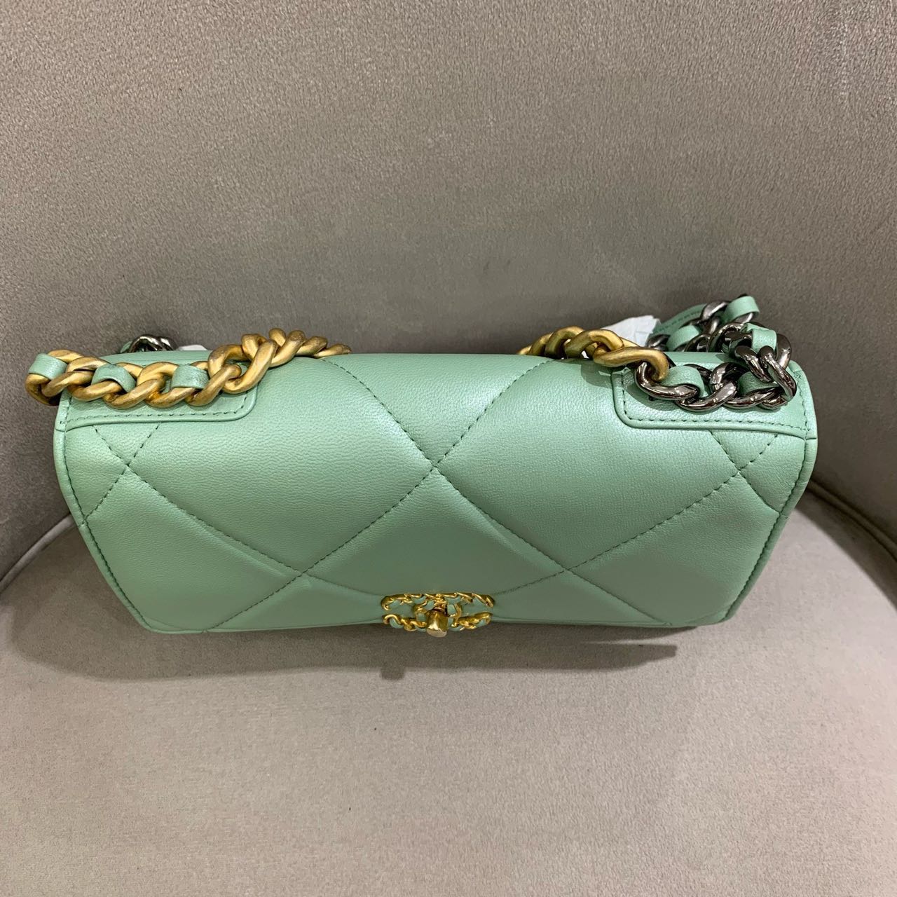 Pre-owned Certified Chanel 19 Wallet on Chain in Green Lambskin with Golden Hardware, 2023 Microchipped, w/ full set