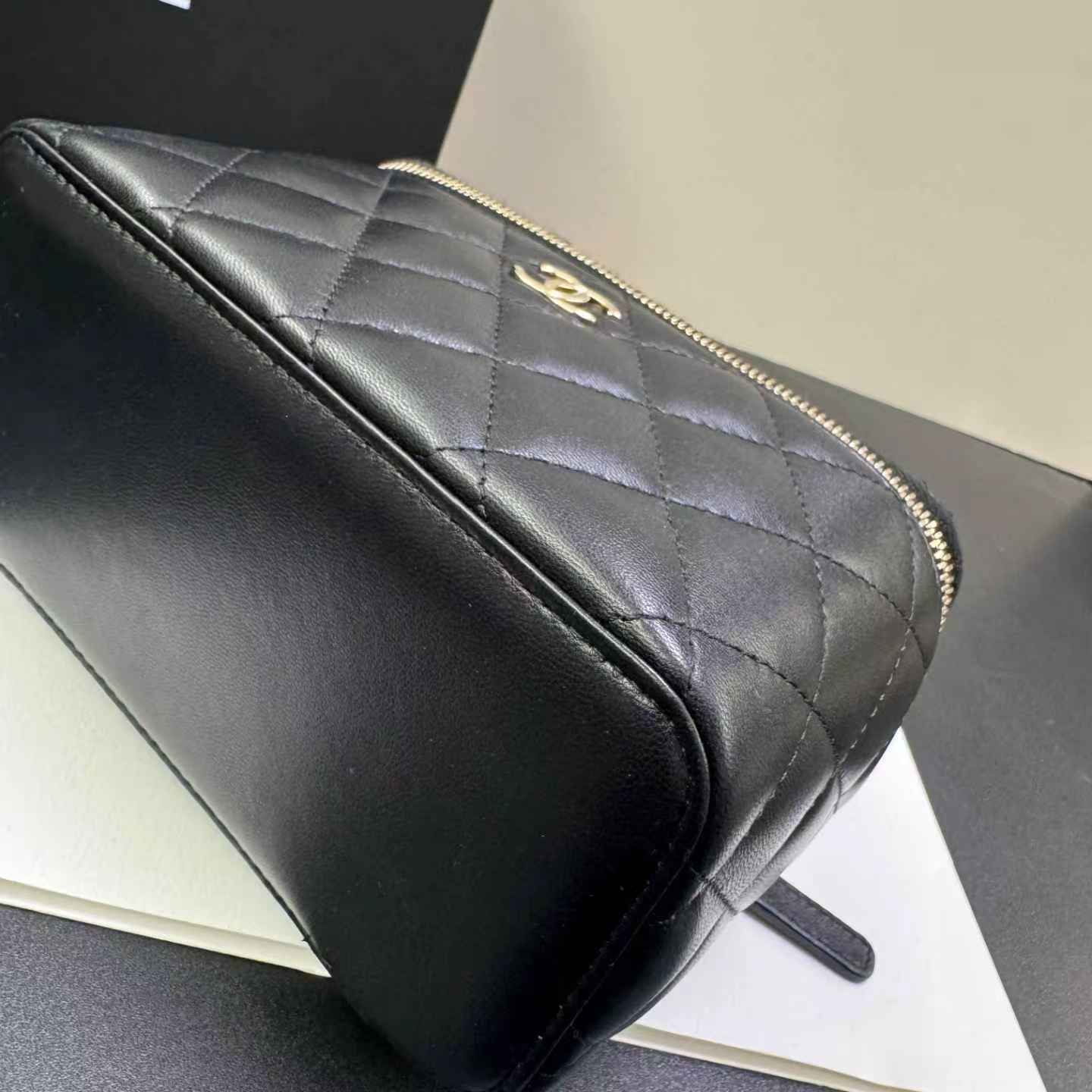 Pre-owned Certified Chanel Classic Vanity Case Top Handle Black Lambskin Light Golden Hardware, 2021, w/ Full Set