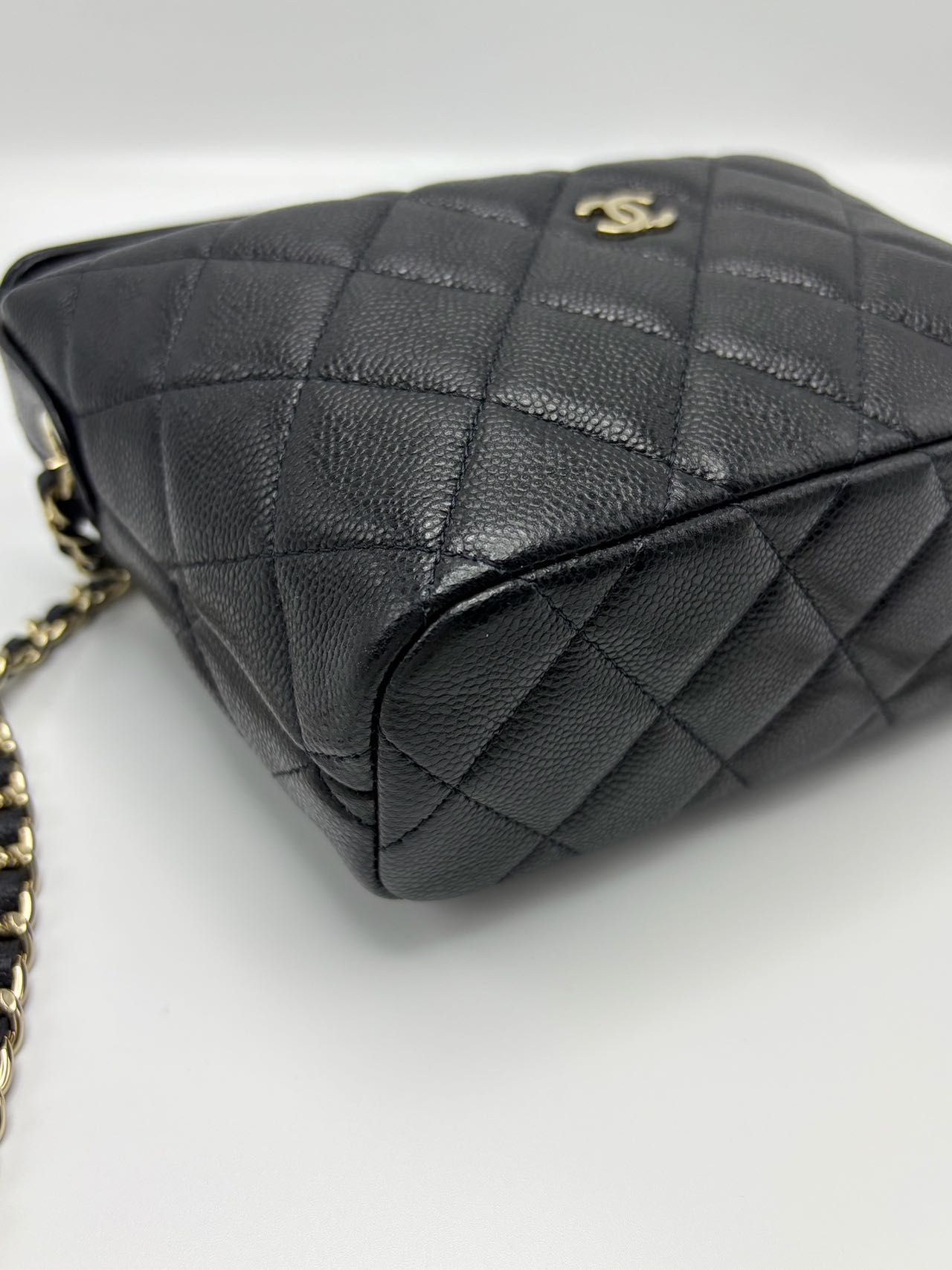 Pre-owned Certified Chanel Hobo Clutch with Chain in Black Caviar Leather with Golden Hardware, 2025 Microchipped, w/ full set