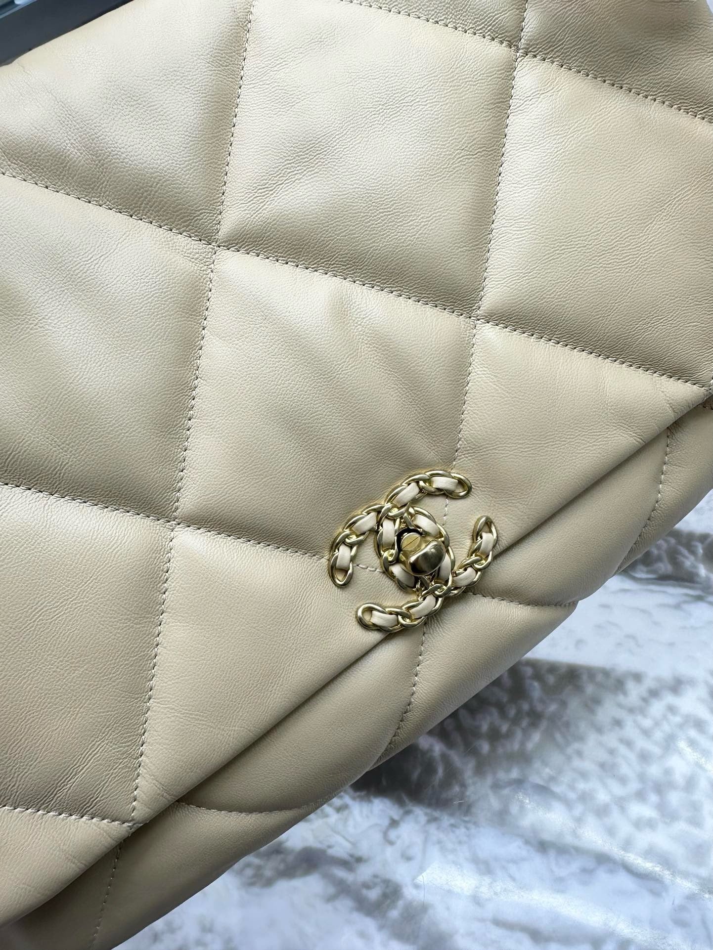 Pre-owned Not Used Chanel 19Bag Maxi Beige Lambskin Golden Hardware, 2020-2021, w/ dust bag, no card