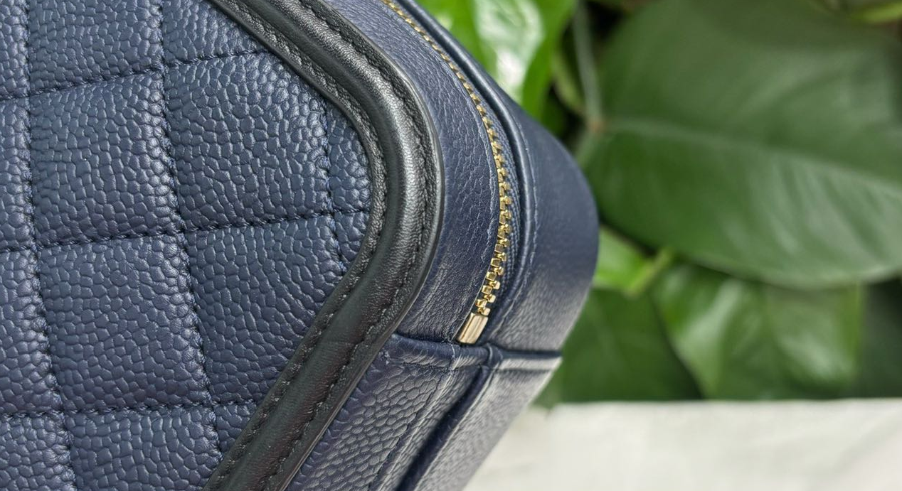 Pre-owned Certified Chanel Medium Filigree Vanity Case in Black and Blue Caviar Leather with Golden Hardware, 2016,  w/ dust bag, lock and key