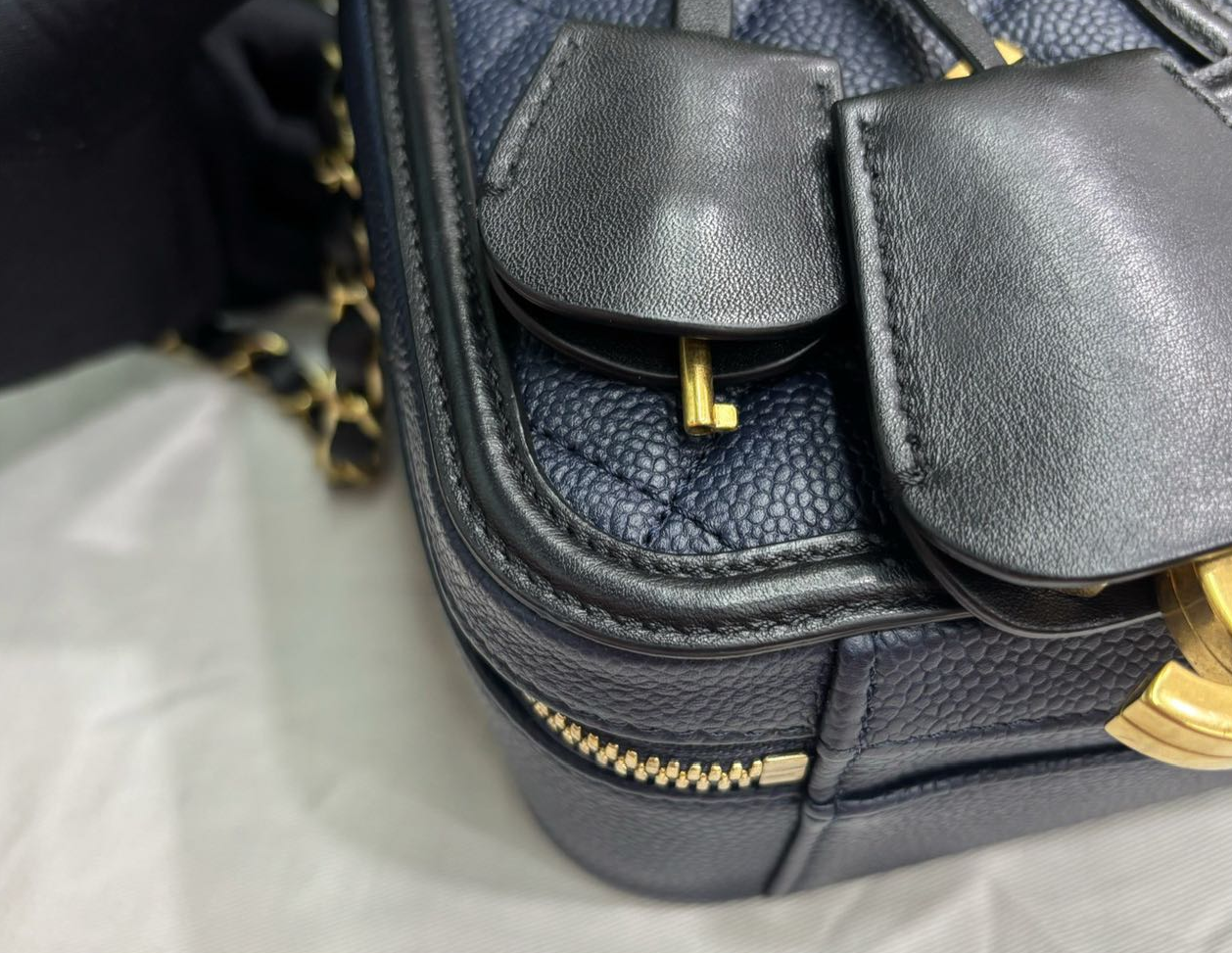 Pre-owned Certified Chanel Medium Filigree Vanity Case in Black and Blue Caviar Leather with Golden Hardware, 2016,  w/ dust bag, lock and key