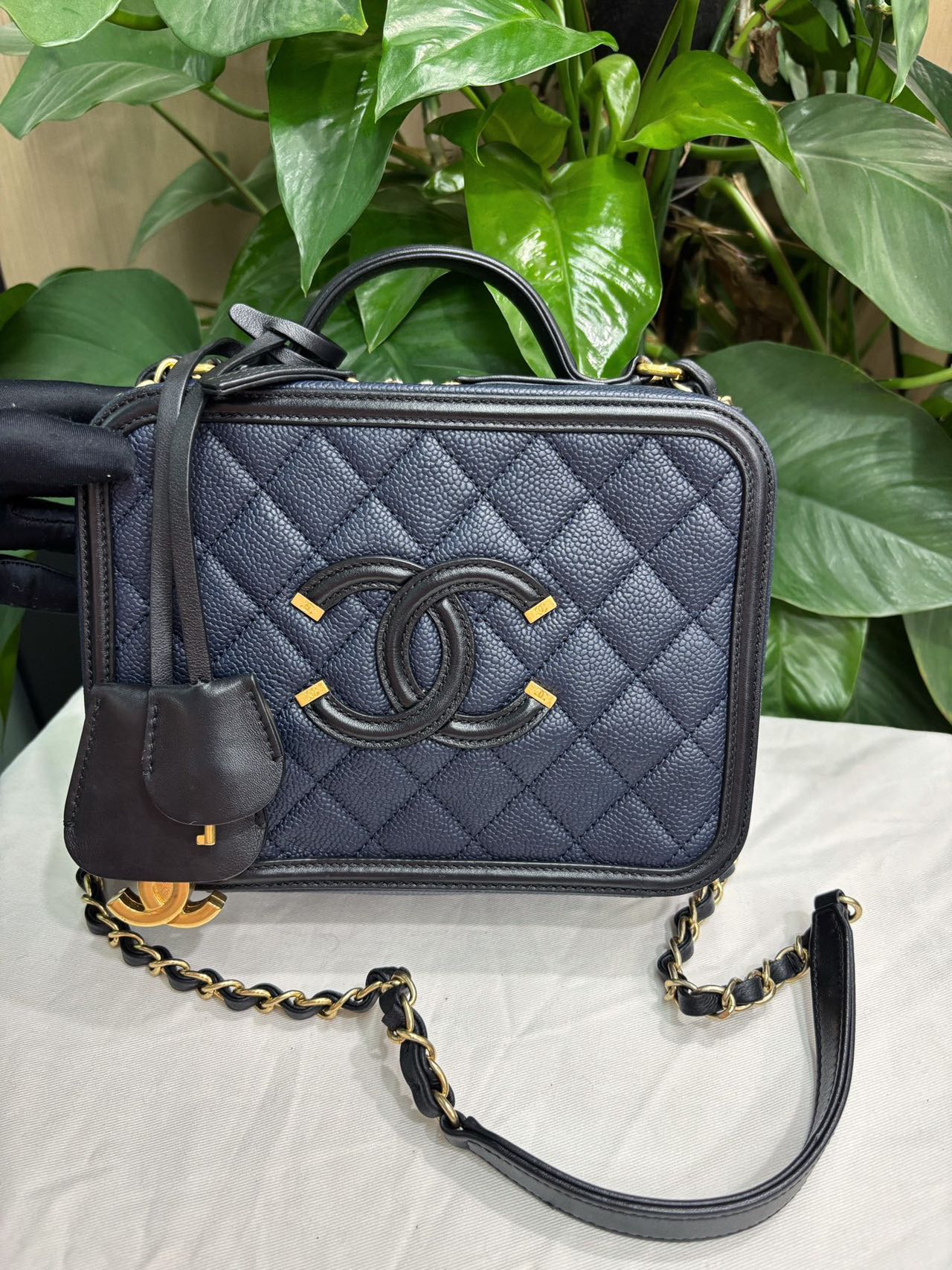 Pre-owned Certified Chanel Medium Filigree Vanity Case in Black and Blue Caviar Leather with Golden Hardware, 2016,  w/ dust bag, lock and key