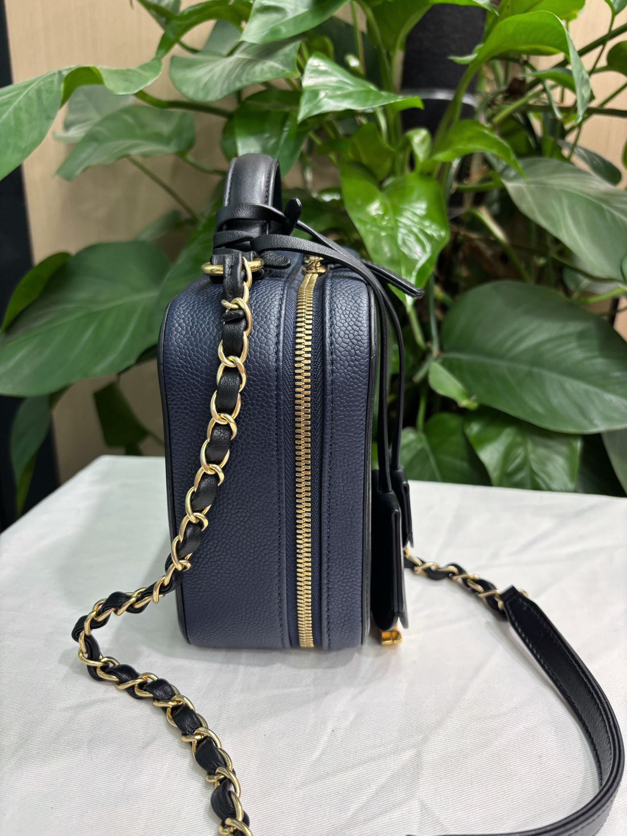 Pre-owned Certified Chanel Medium Filigree Vanity Case in Black and Blue Caviar Leather with Golden Hardware, 2016,  w/ dust bag, lock and key