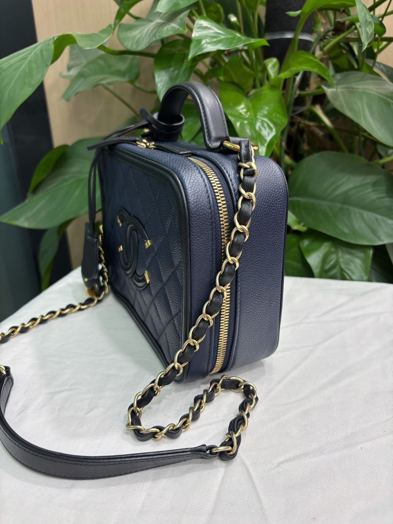 Pre-owned Certified Chanel Medium Filigree Vanity Case in Black and Blue Caviar Leather with Golden Hardware, 2016,  w/ dust bag, lock and key