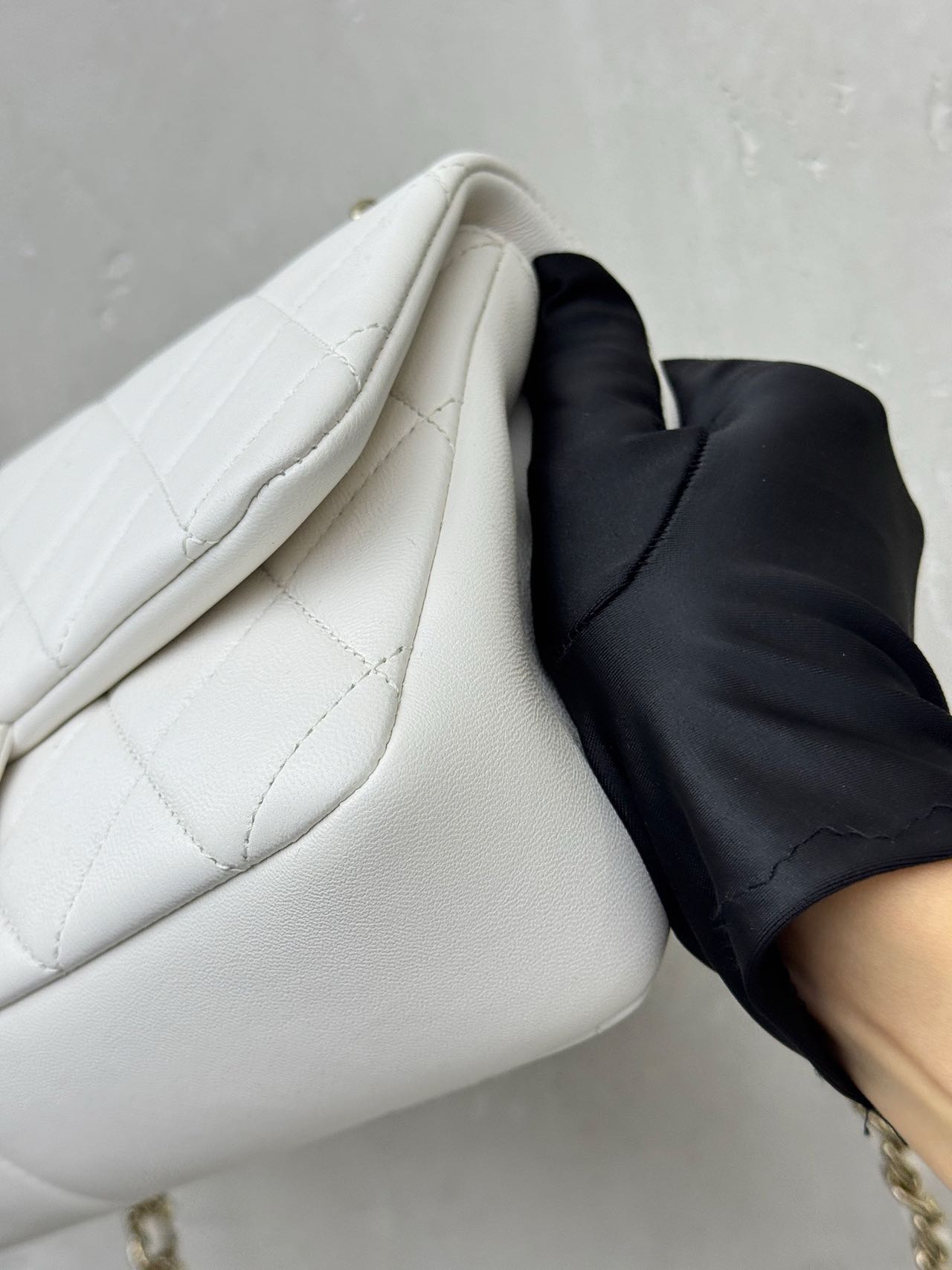 Pre-owned Certified Chanel Medium Single Chain Flap in White Lambskin with Golden and White Hardware, 2019-2020, w/ full set
