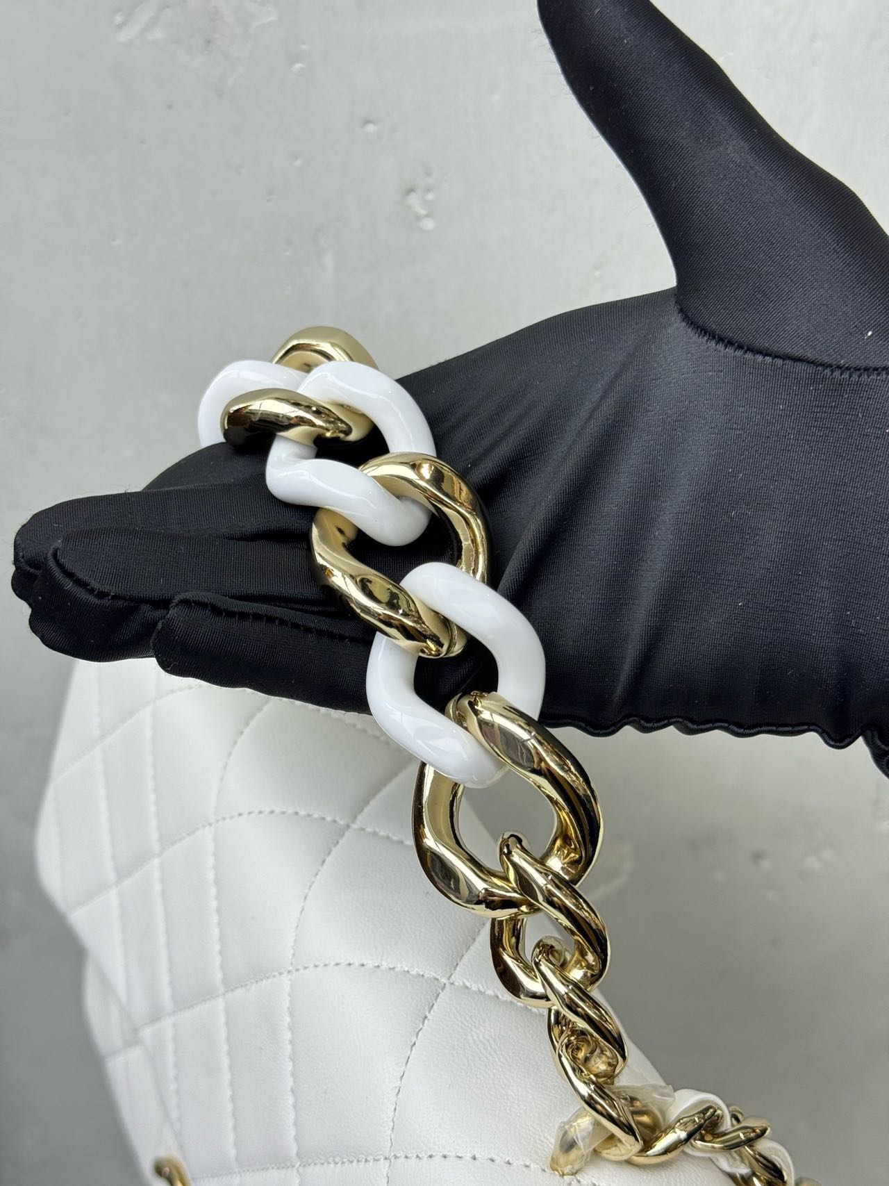 Pre-owned Certified Chanel Medium Single Chain Flap in White Lambskin with Golden and White Hardware, 2019-2020, w/ full set