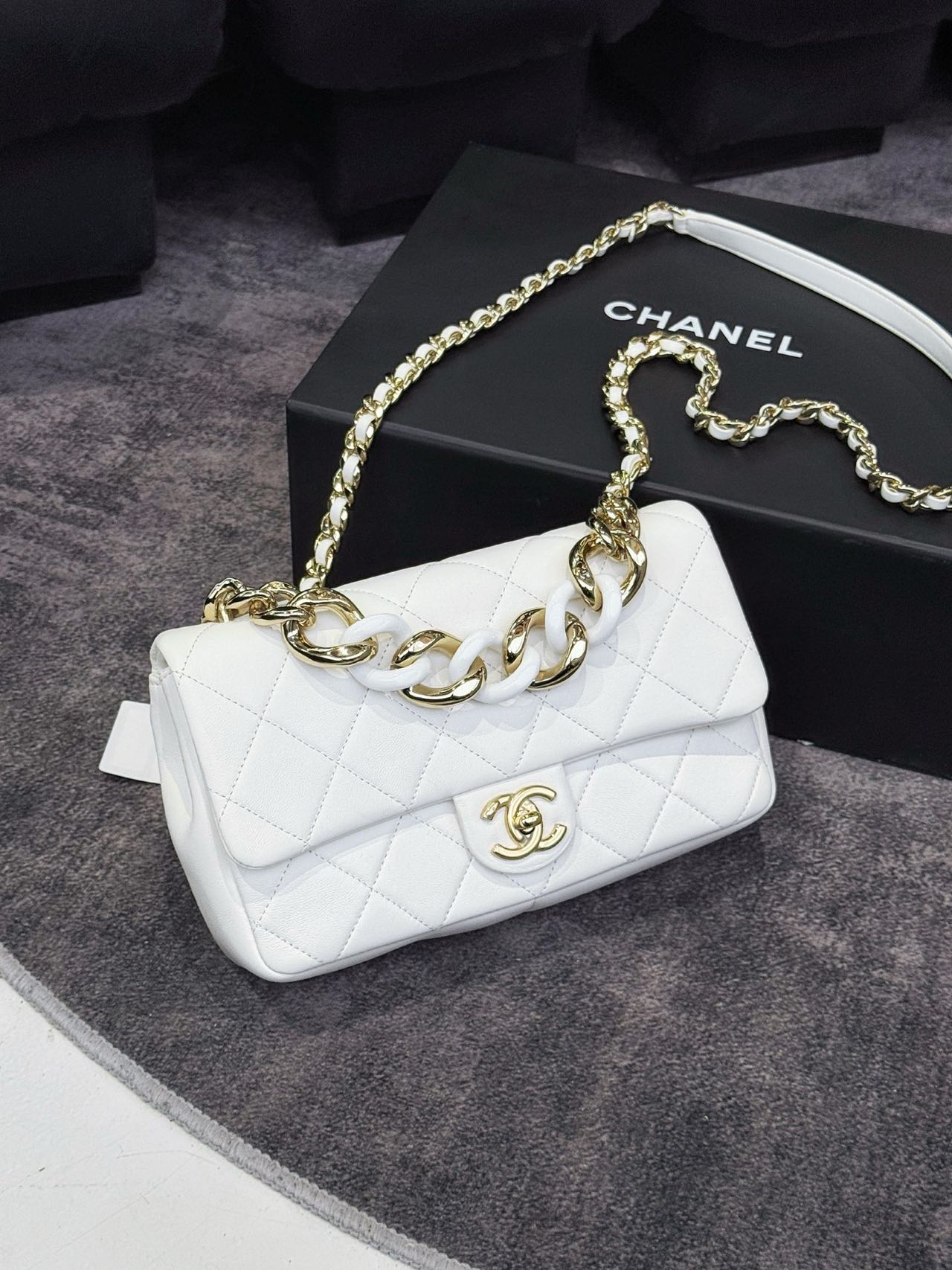 Pre-owned Certified Chanel Medium Single Chain Flap in White Lambskin with Golden and White Hardware, 2019-2020, w/ full set
