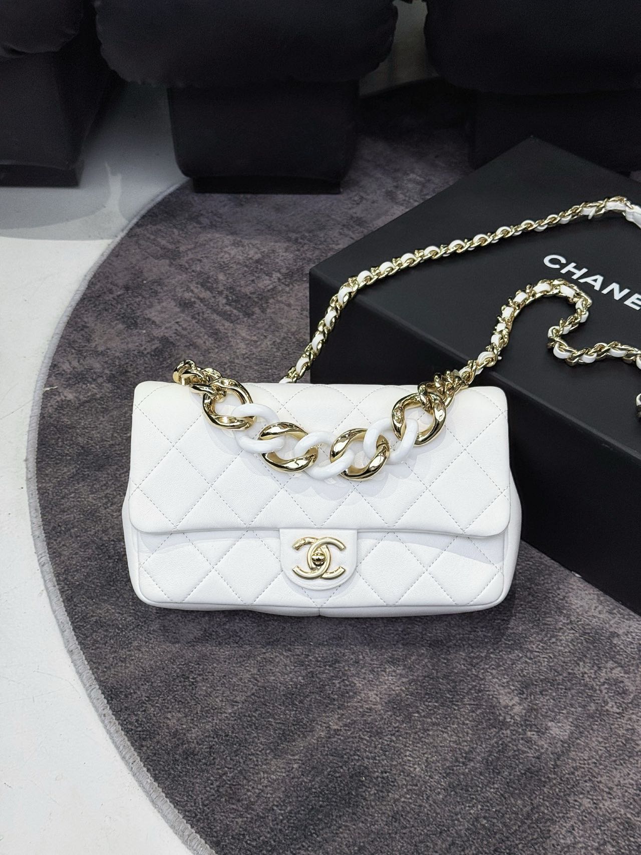 Pre-owned Certified Chanel Medium Single Chain Flap in White Lambskin with Golden and White Hardware, 2019-2020, w/ full set