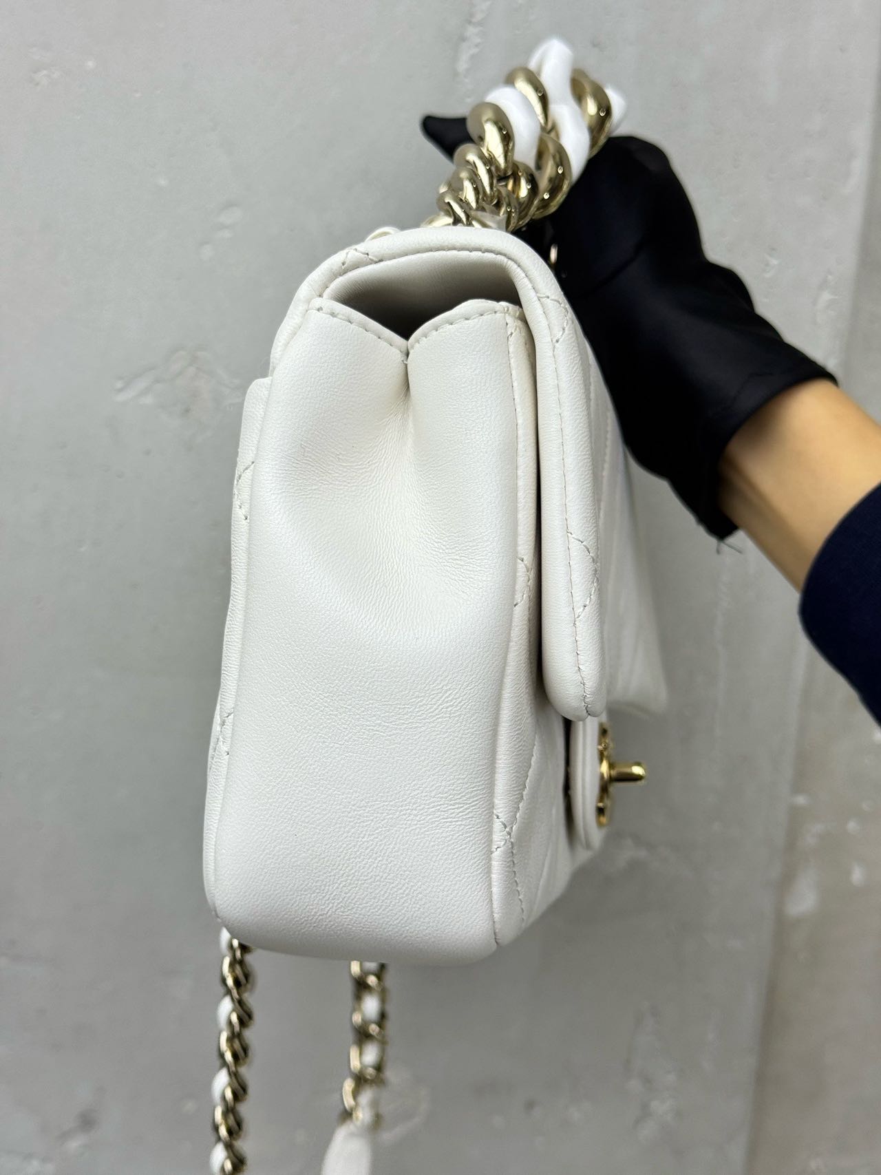 Pre-owned Certified Chanel Medium Single Chain Flap in White Lambskin with Golden and White Hardware, 2019-2020, w/ full set