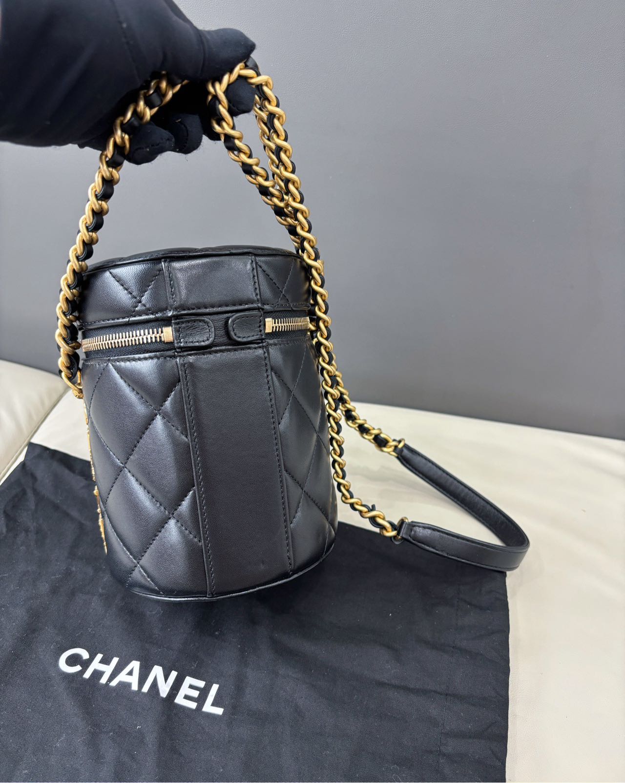 Pre-owned Certified Chanel Round Vanity Case in Black Quilted Lambskin with Gold Hardware, 2021 Microchipped, w/ dust bag