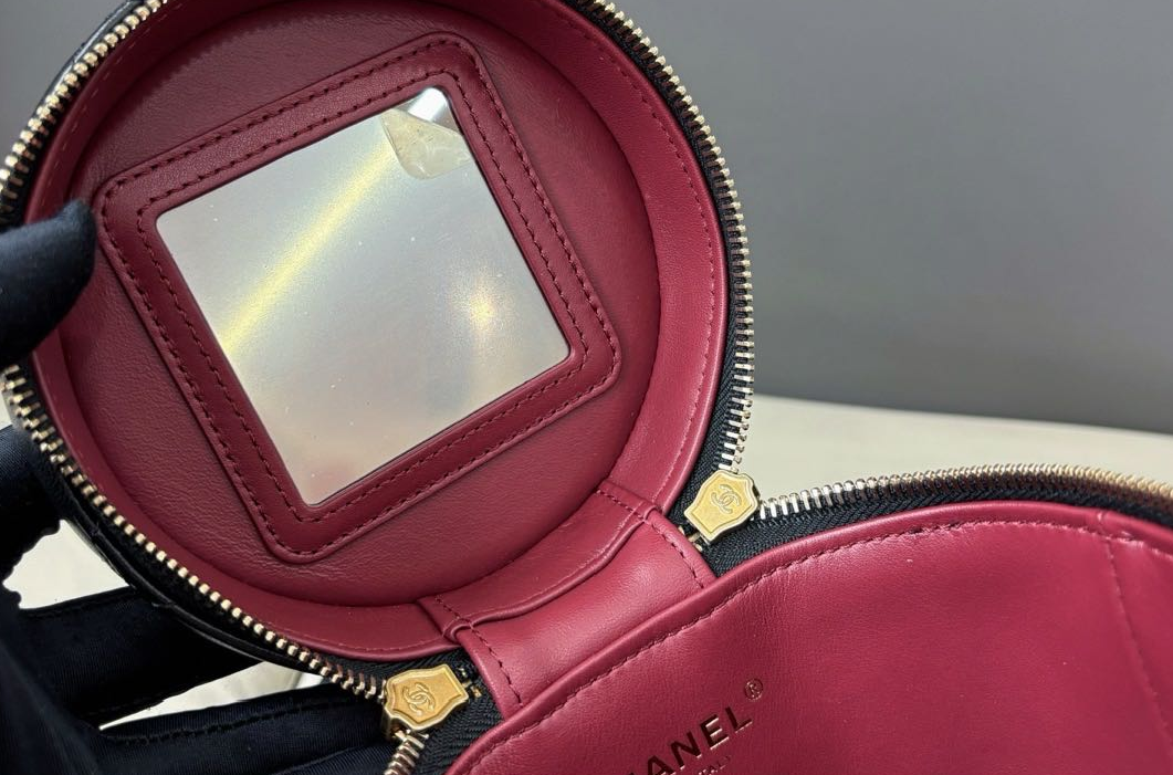 Pre-owned Certified Chanel Round Vanity Case in Black Quilted Lambskin with Gold Hardware, 2021 Microchipped, w/ dust bag