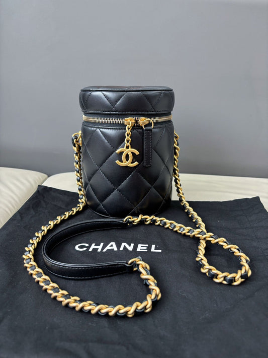 Pre-owned Certified Chanel Round Vanity Case in Black Quilted Lambskin with Gold Hardware, 2021 Microchipped, w/ dust bag