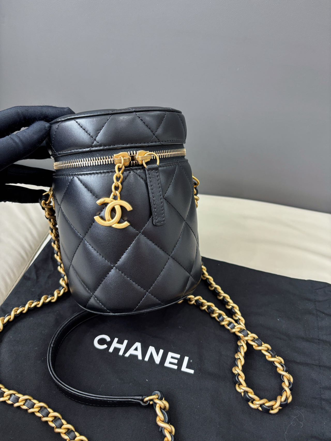 Pre-owned Certified Chanel Round Vanity Case in Black Quilted Lambskin with Gold Hardware, 2021 Microchipped, w/ dust bag