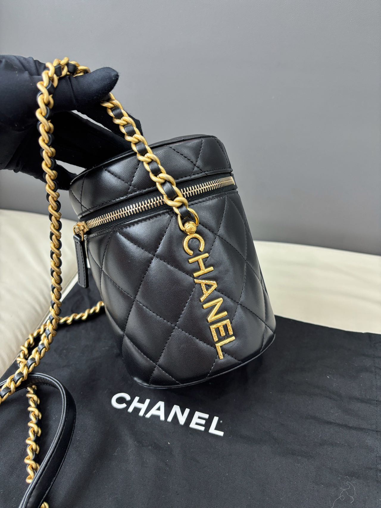 Pre-owned Certified Chanel Round Vanity Case in Black Quilted Lambskin with Gold Hardware, 2021 Microchipped, w/ dust bag