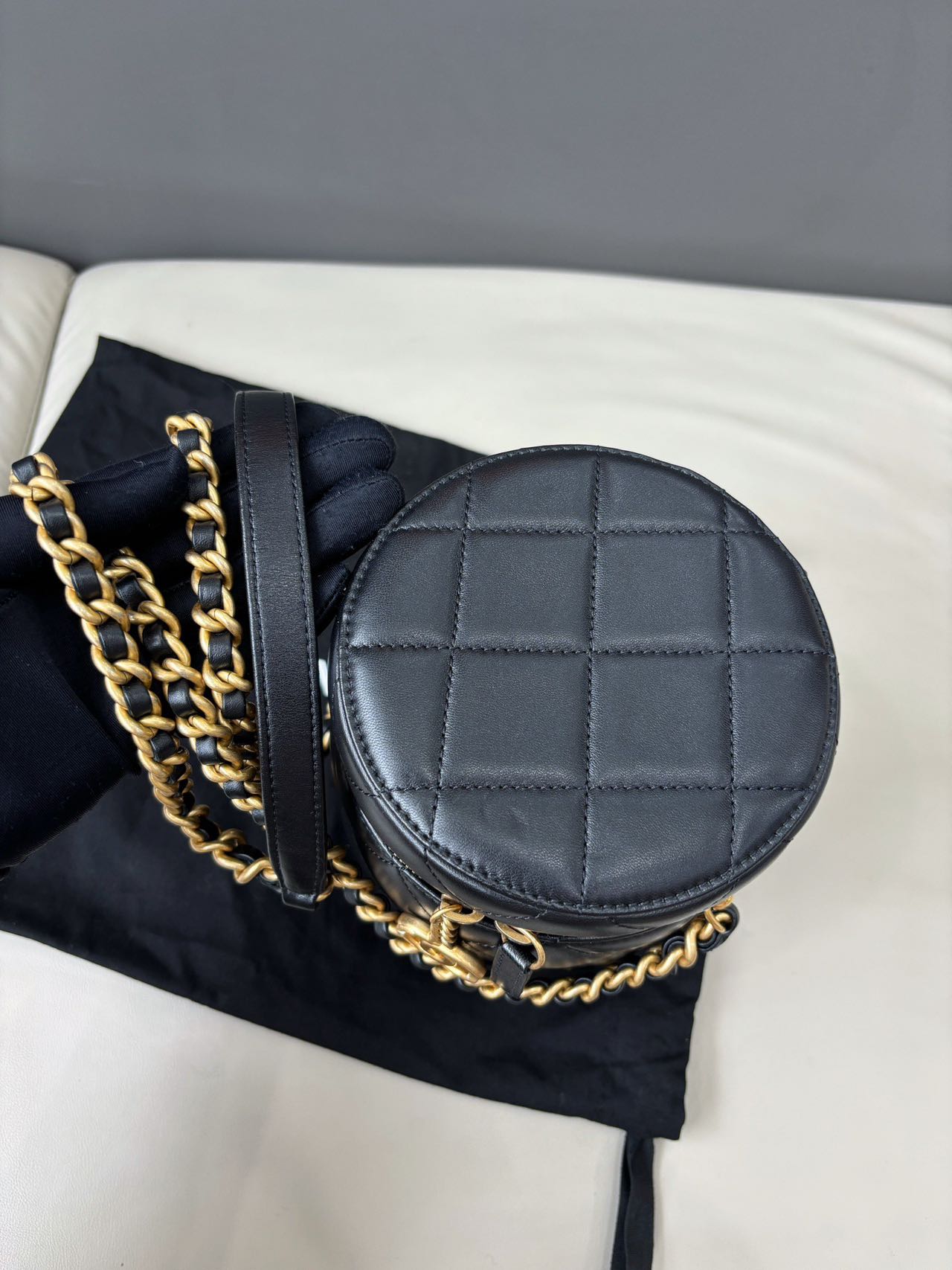 Pre-owned Certified Chanel Round Vanity Case in Black Quilted Lambskin with Gold Hardware, 2021 Microchipped, w/ dust bag