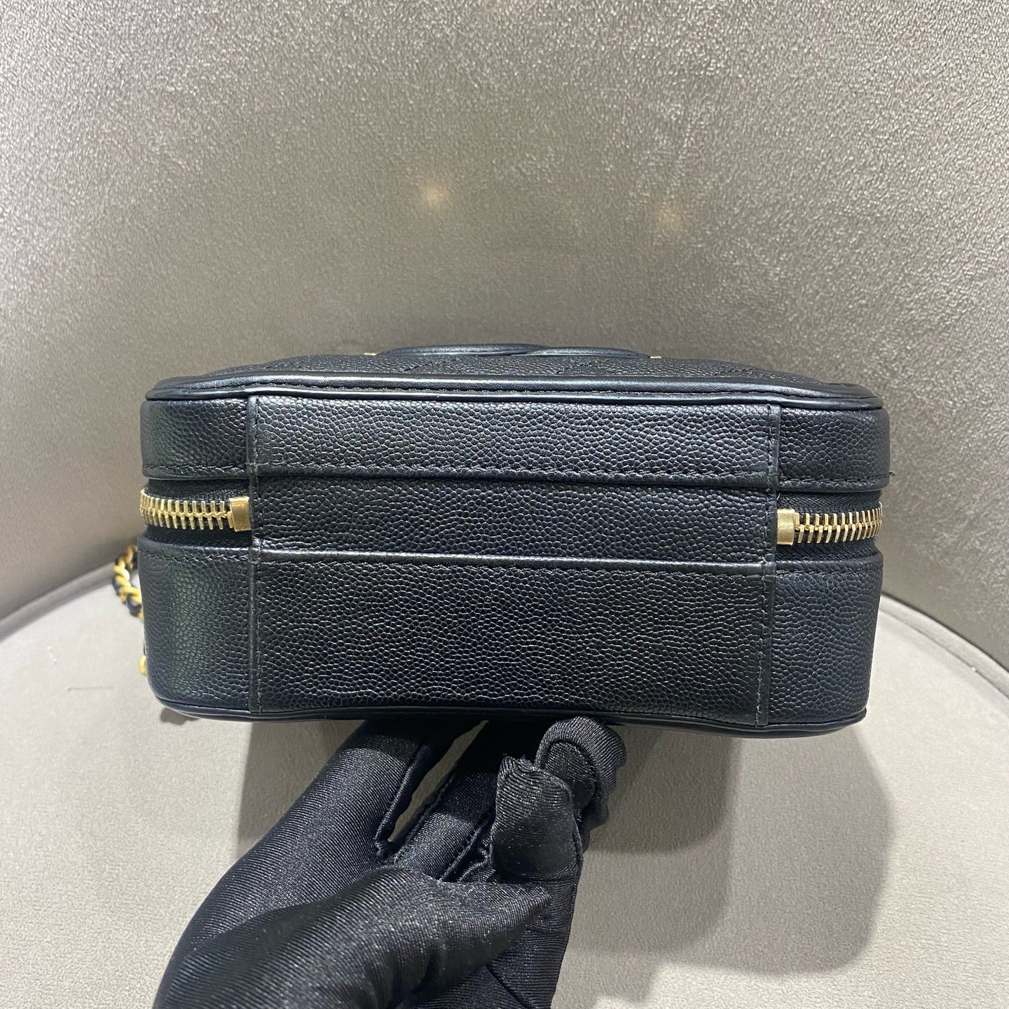 Pre-owned Certified Chanel Small Filigree Vanity Case in Black Caviar Leather with Golden Hardware, 2018,  w/ Full Set