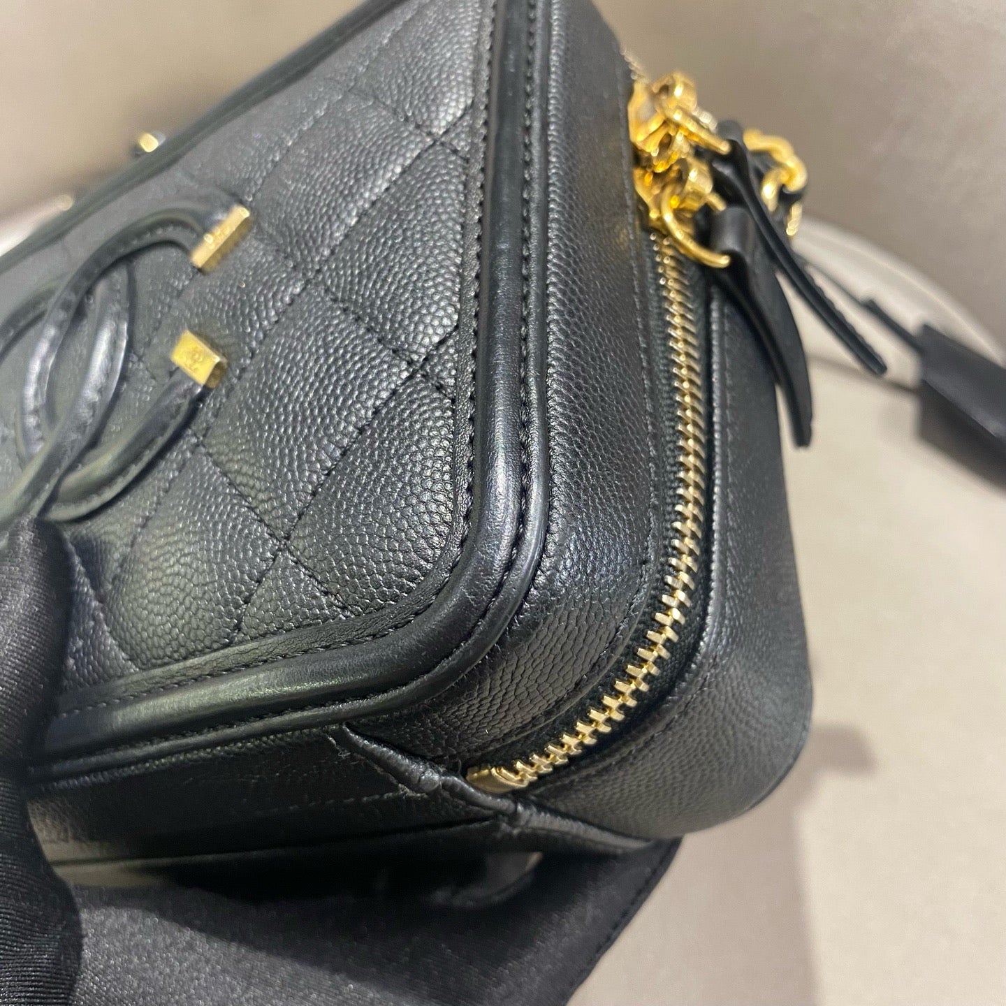 Pre-owned Certified Chanel Small Filigree Vanity Case in Black Caviar Leather with Golden Hardware, 2018,  w/ Full Set