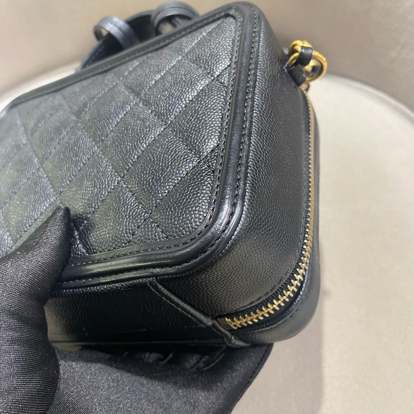 Pre-owned Certified Chanel Small Filigree Vanity Case in Black Caviar Leather with Golden Hardware, 2018,  w/ Full Set