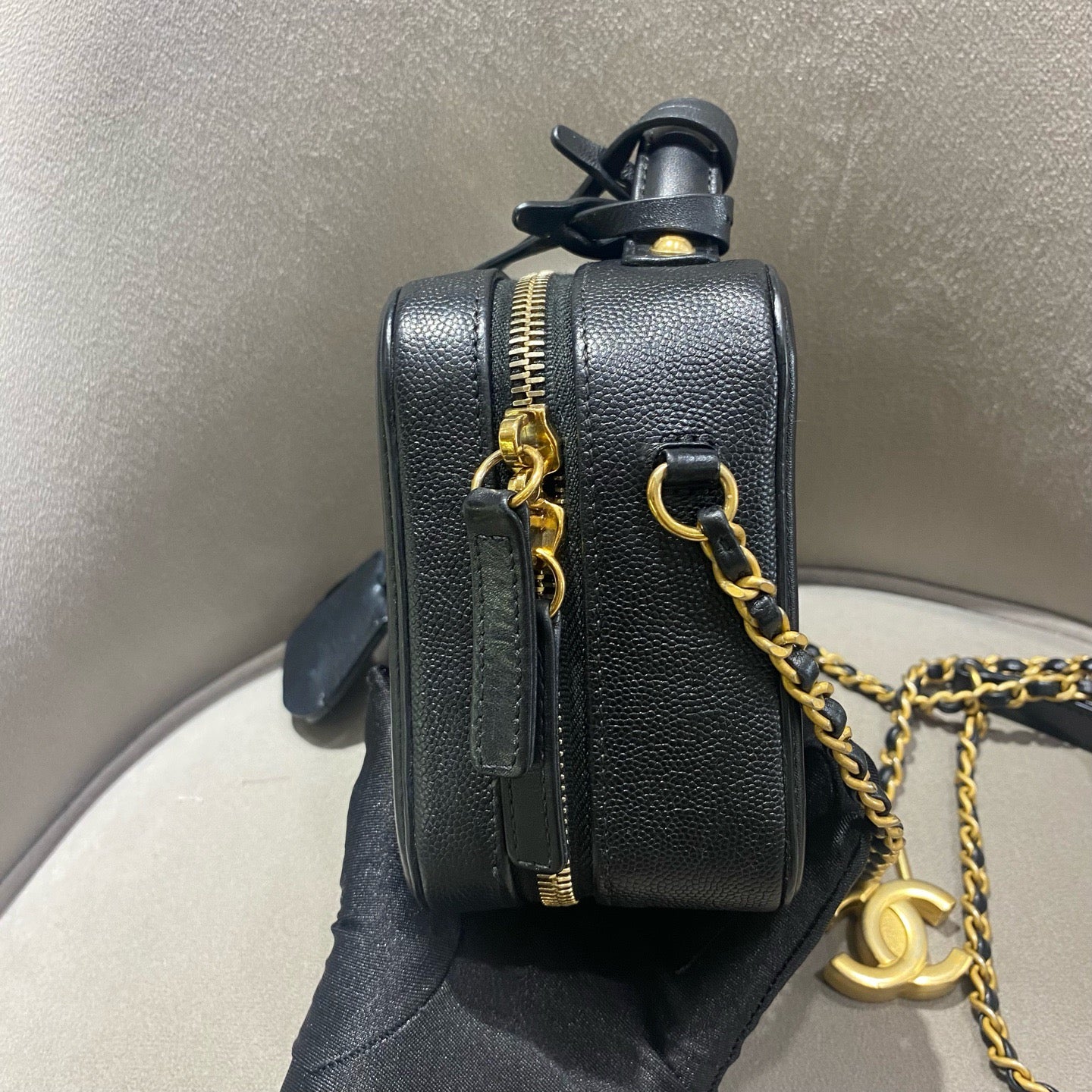 Pre-owned Certified Chanel Small Filigree Vanity Case in Black Caviar Leather with Golden Hardware, 2018,  w/ Full Set