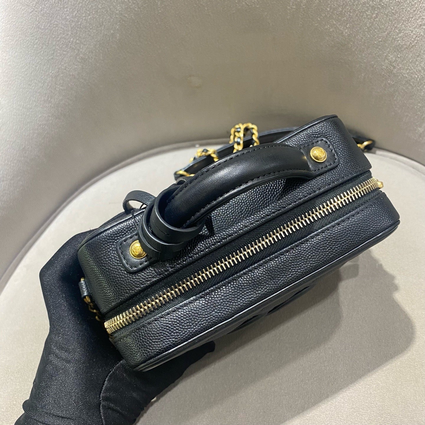 Pre-owned Certified Chanel Small Filigree Vanity Case in Black Caviar Leather with Golden Hardware, 2018,  w/ Full Set