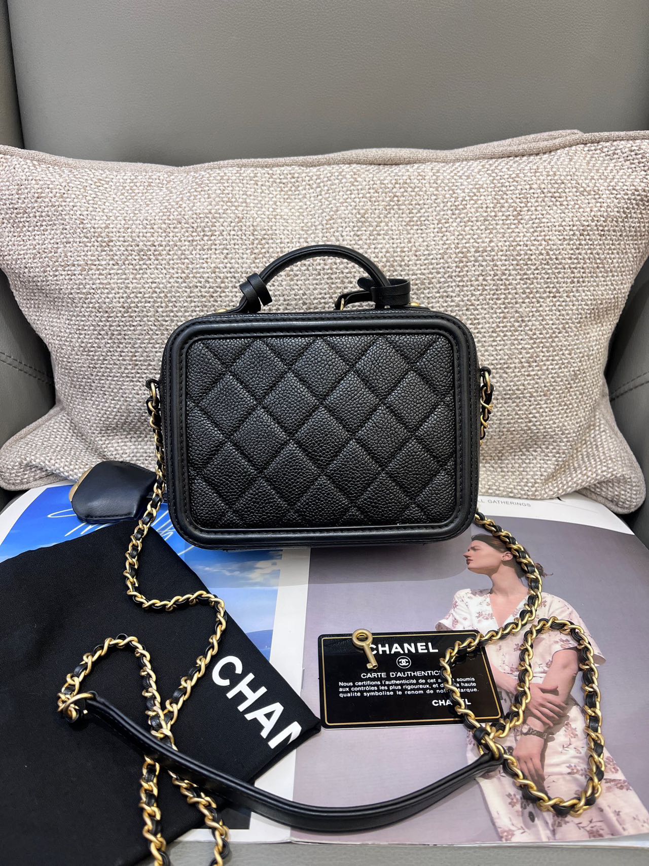 Pre-owned Certified Chanel Small Filigree Vanity Case in Black Caviar Leather with Golden Hardware, 2019,  w/dust bag, lock and key