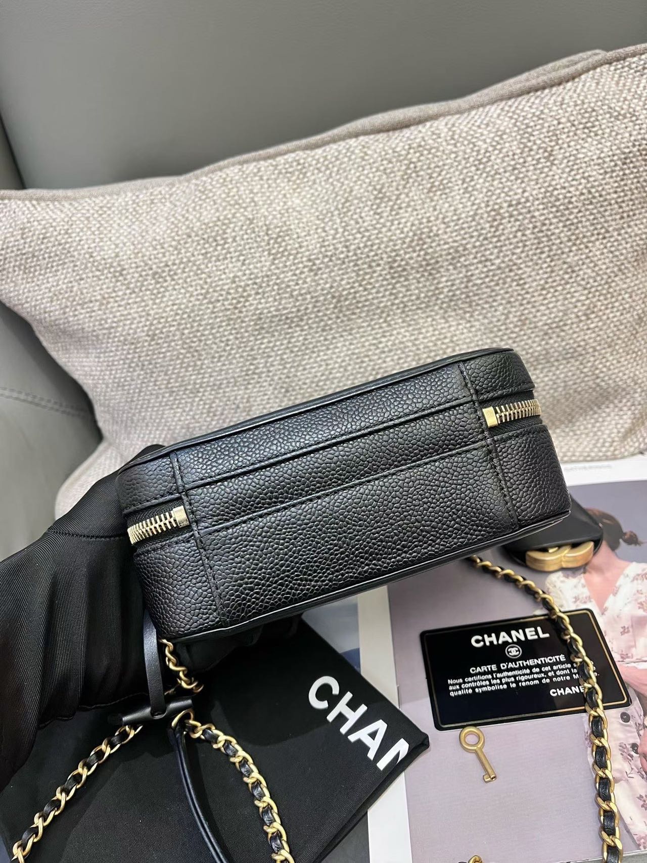 Pre-owned Certified Chanel Small Filigree Vanity Case in Black Caviar Leather with Golden Hardware, 2019,  w/dust bag, lock and key
