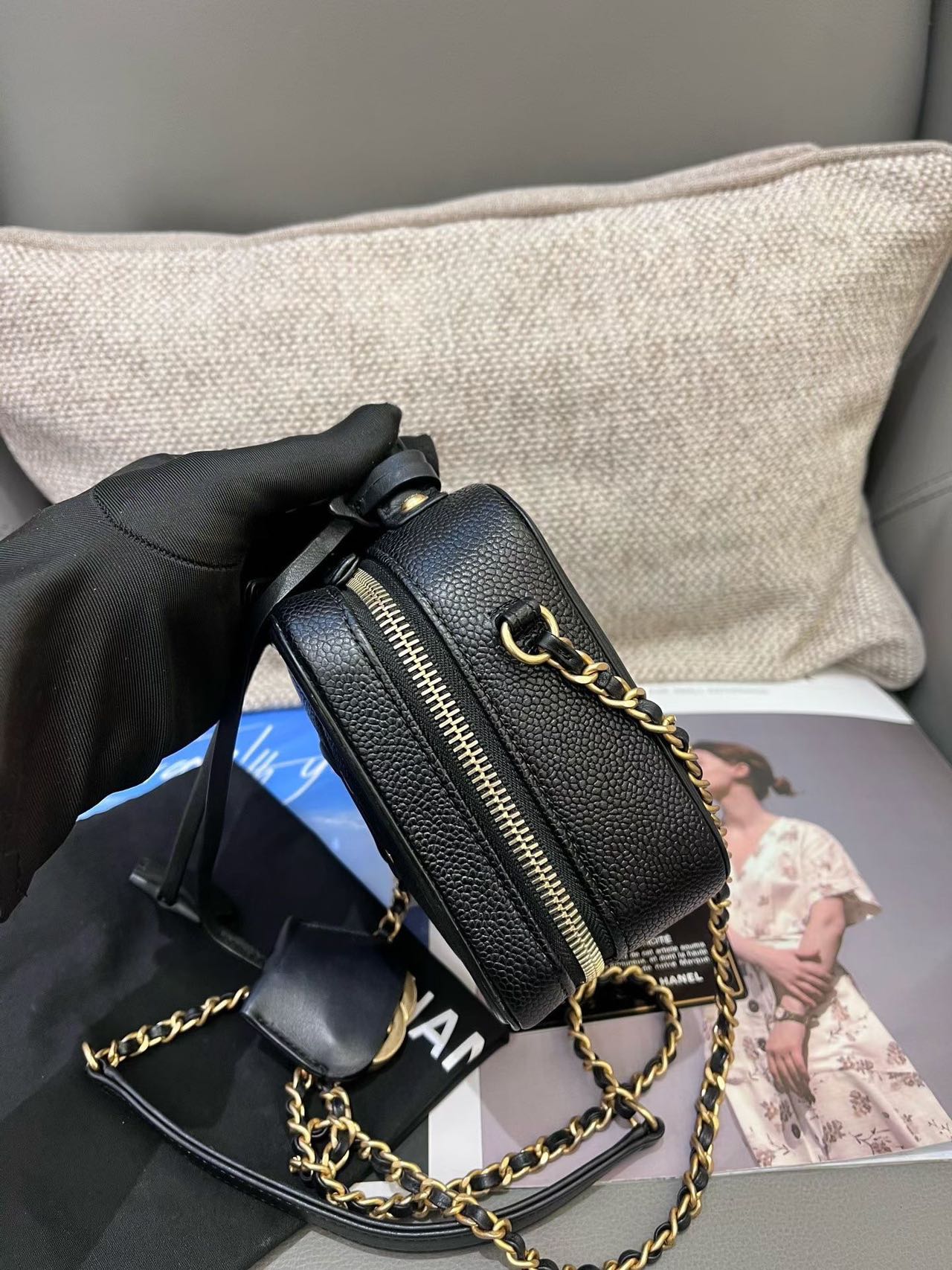 Pre-owned Certified Chanel Small Filigree Vanity Case in Black Caviar Leather with Golden Hardware, 2019,  w/dust bag, lock and key