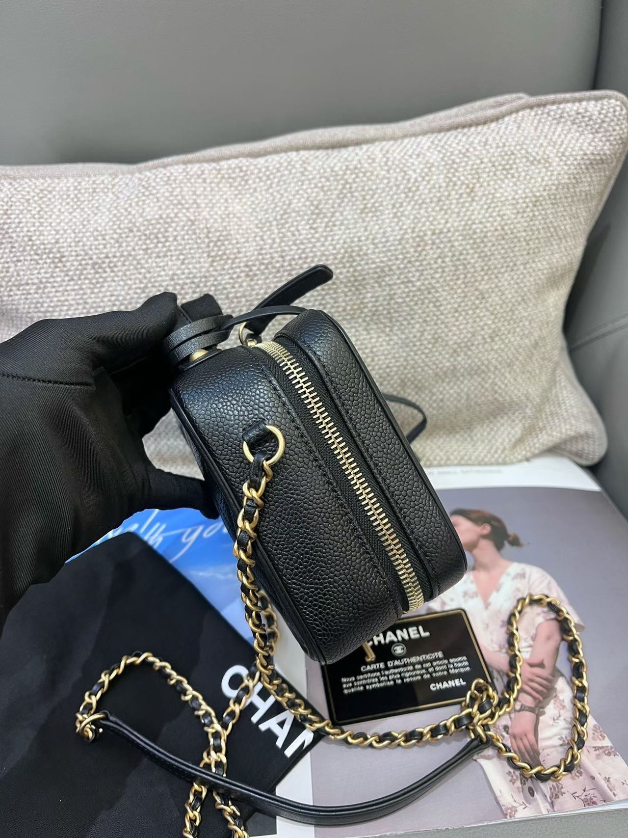 Pre-owned Certified Chanel Small Filigree Vanity Case in Black Caviar Leather with Golden Hardware, 2019,  w/dust bag, lock and key