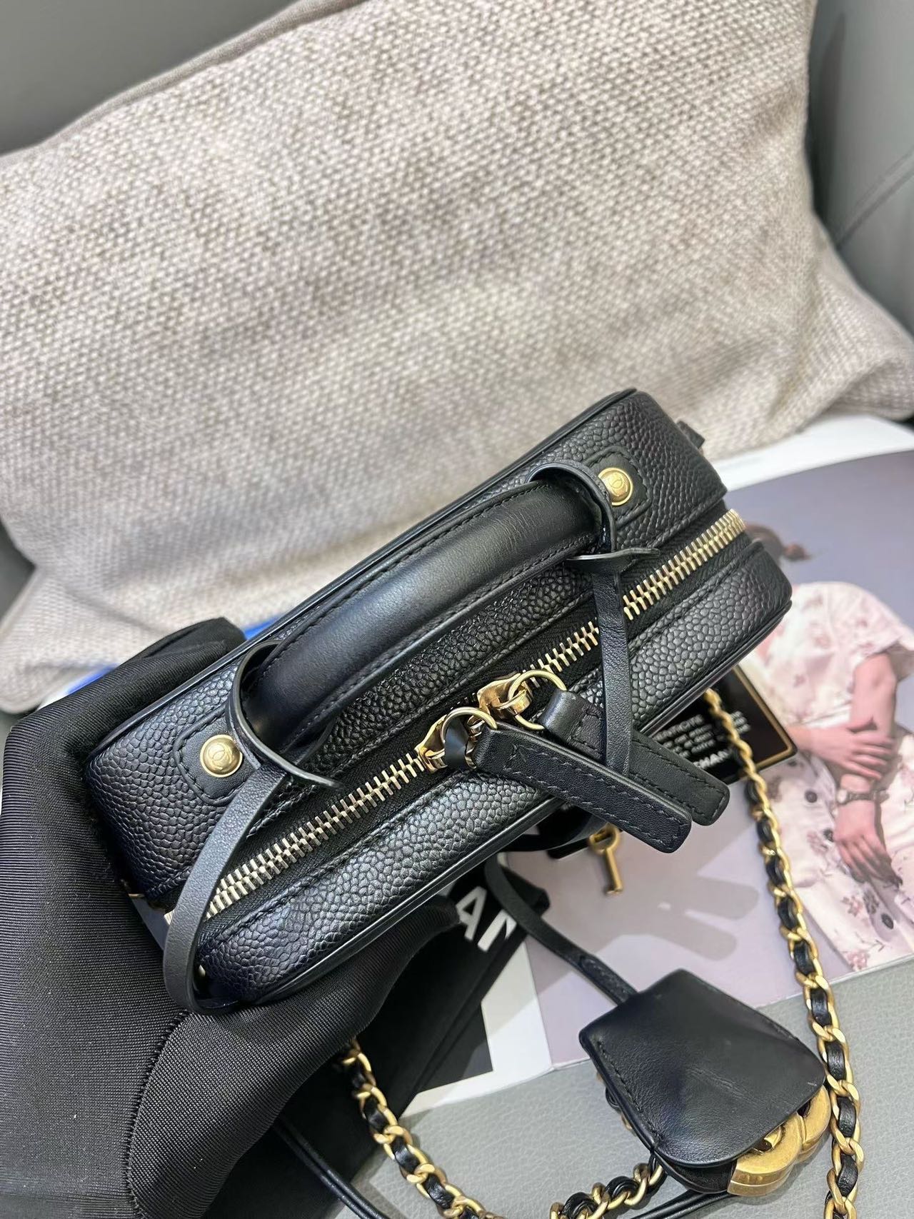 Pre-owned Certified Chanel Small Filigree Vanity Case in Black Caviar Leather with Golden Hardware, 2019,  w/dust bag, lock and key