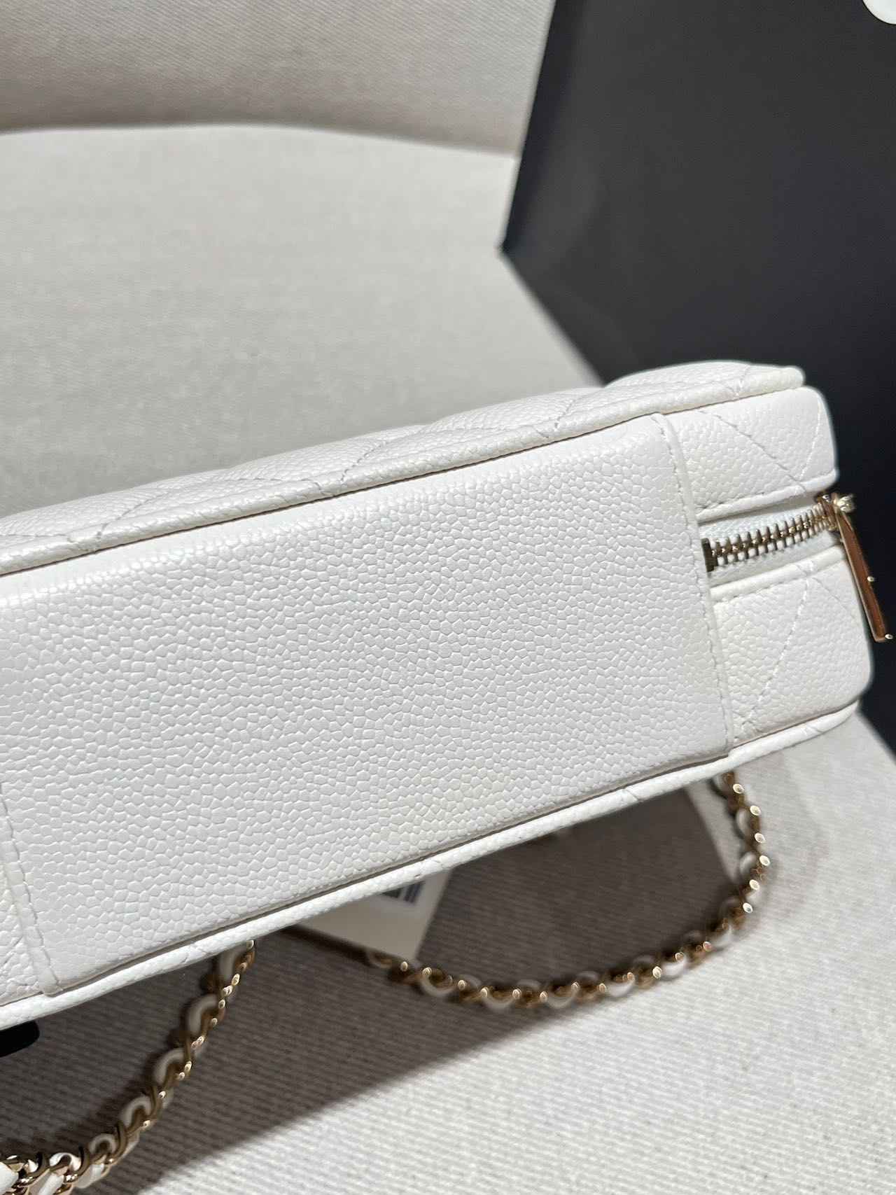 Pre-owned Certified Chanel Small Top Handel Vanity Case with Chain in White Caviar Leather with Golden Hardware, 2022 Microchipped, w/mirror, full set