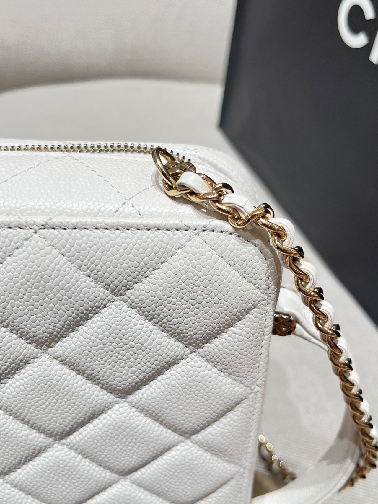 Pre-owned Certified Chanel Small Top Handel Vanity Case with Chain in White Caviar Leather with Golden Hardware, 2022 Microchipped, w/mirror, full set