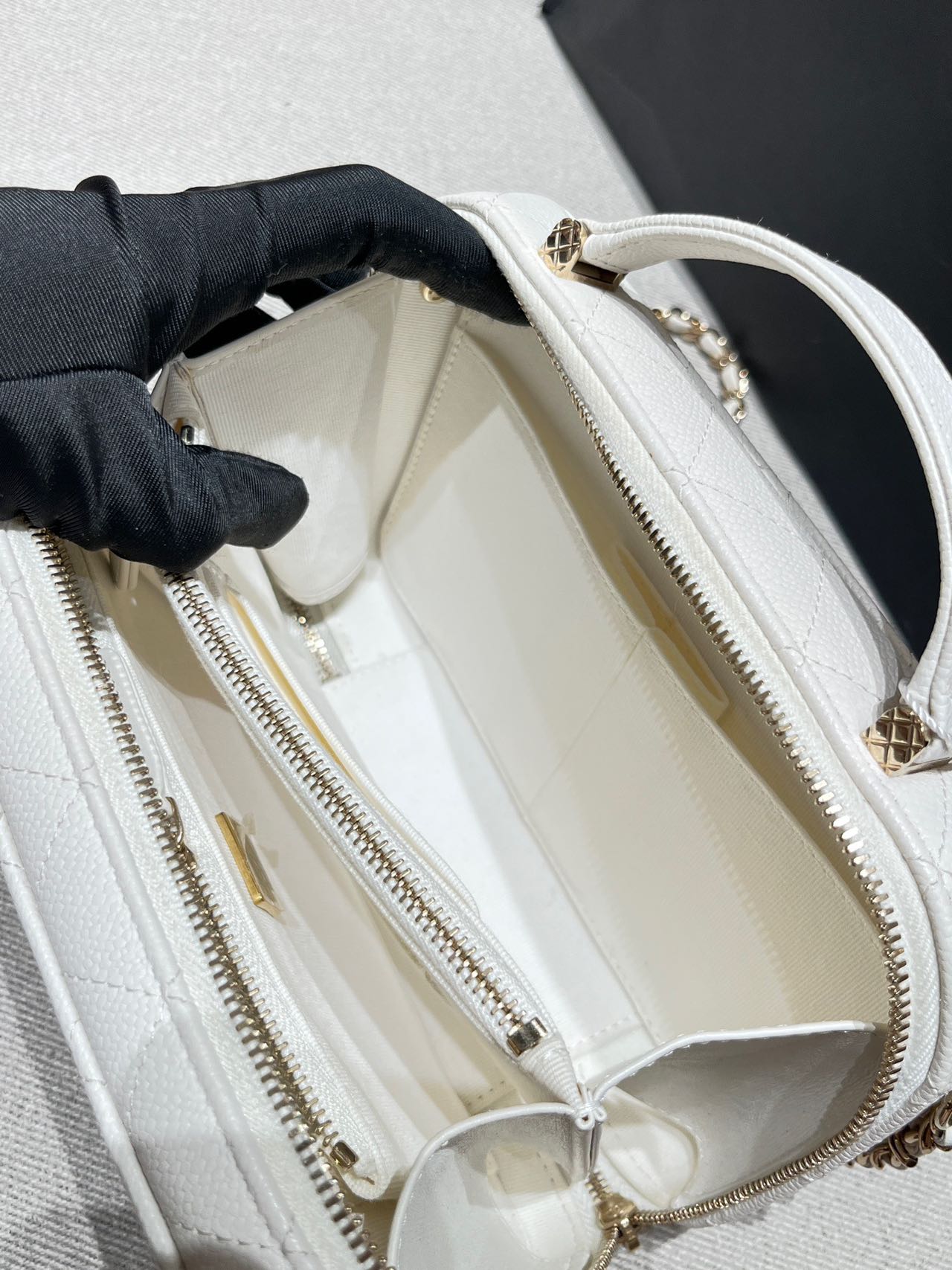 Pre-owned Certified Chanel Small Top Handel Vanity Case with Chain in White Caviar Leather with Golden Hardware, 2022 Microchipped, w/mirror, full set