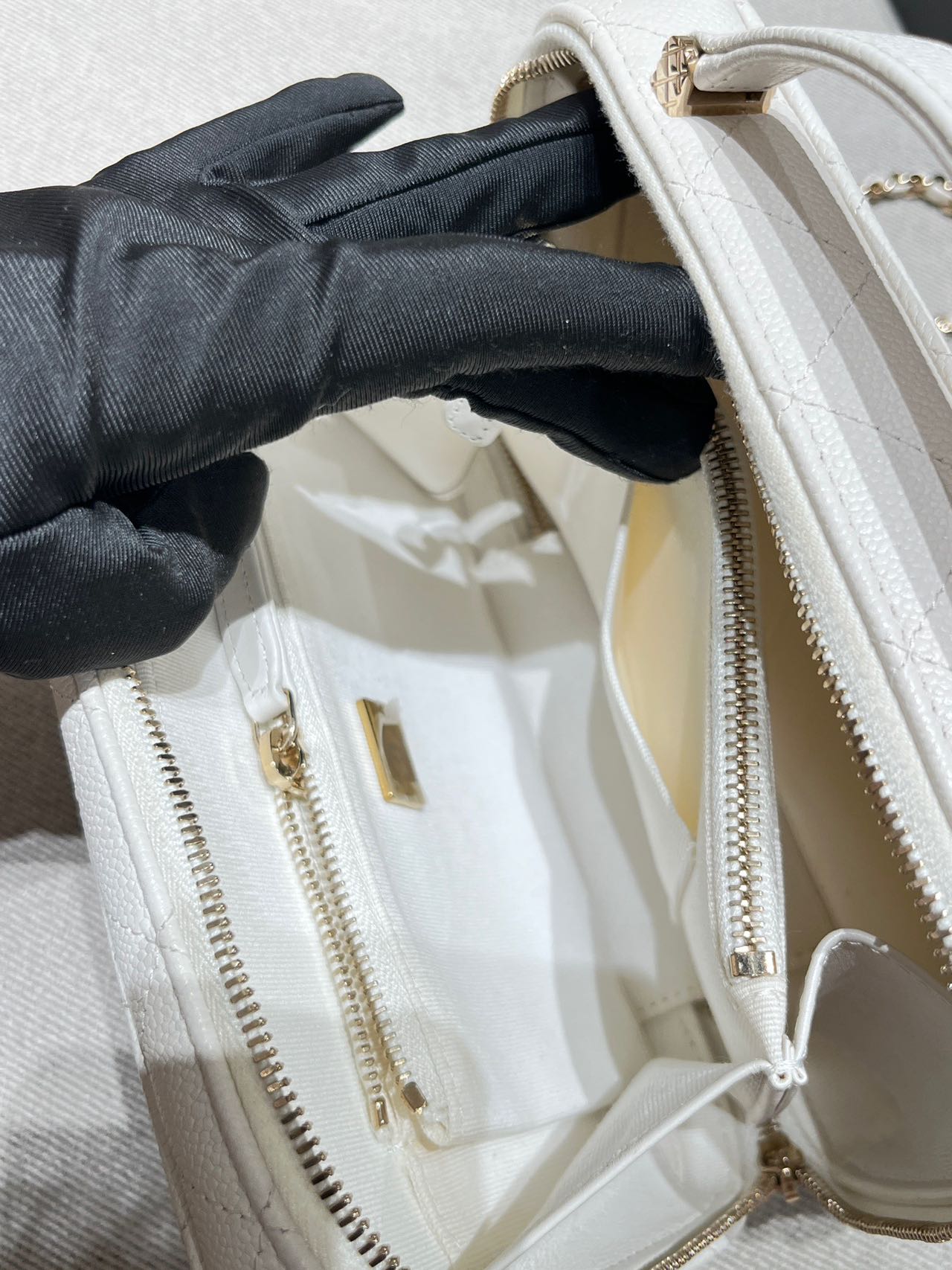 Pre-owned Certified Chanel Small Top Handel Vanity Case with Chain in White Caviar Leather with Golden Hardware, 2022 Microchipped, w/mirror, full set