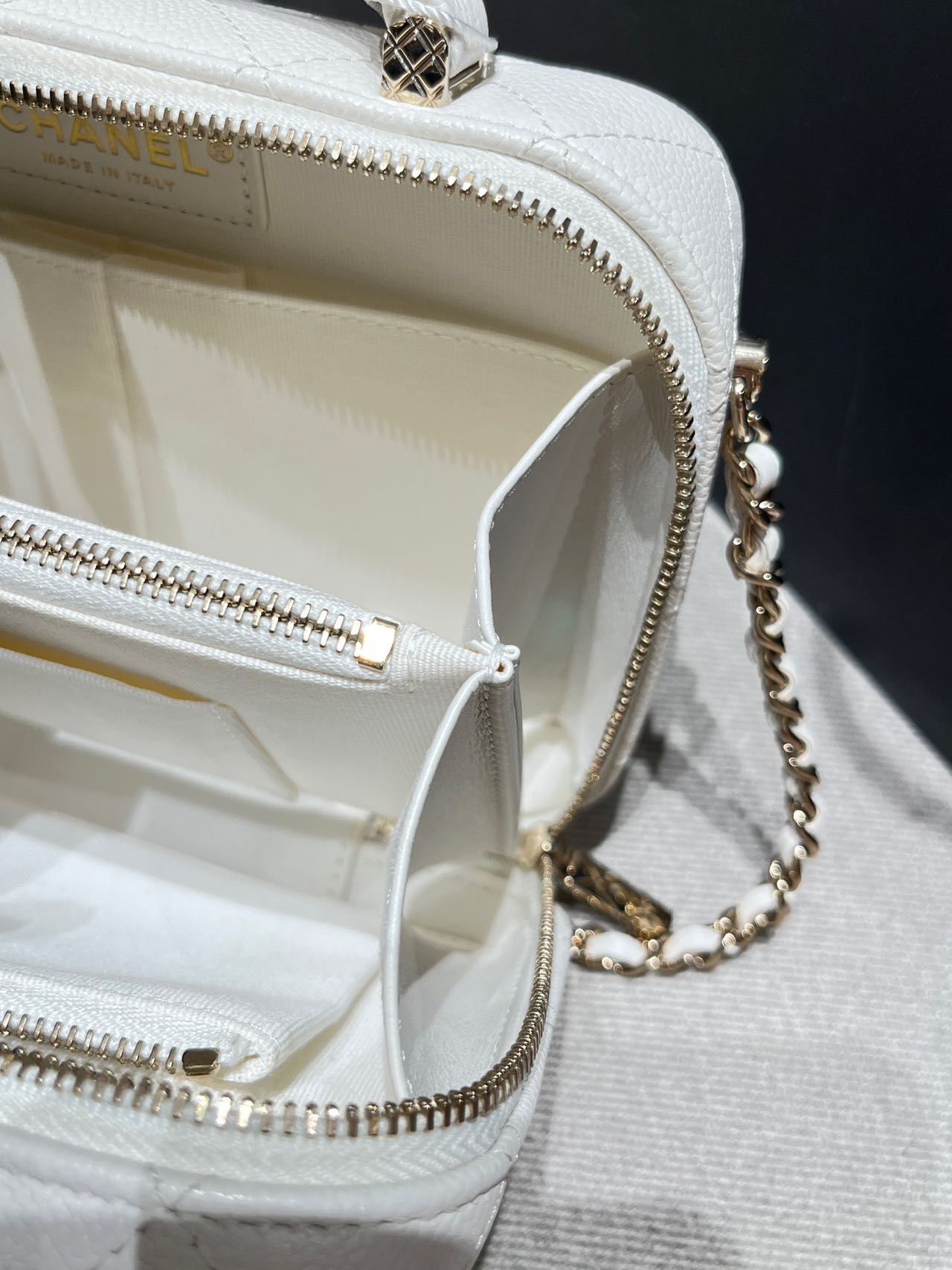 Pre-owned Certified Chanel Small Top Handel Vanity Case with Chain in White Caviar Leather with Golden Hardware, 2022 Microchipped, w/mirror, full set