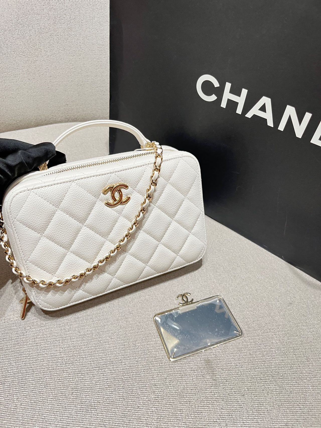 Pre-owned Certified Chanel Small Top Handel Vanity Case with Chain in White Caviar Leather with Golden Hardware, 2022 Microchipped, w/mirror, full set