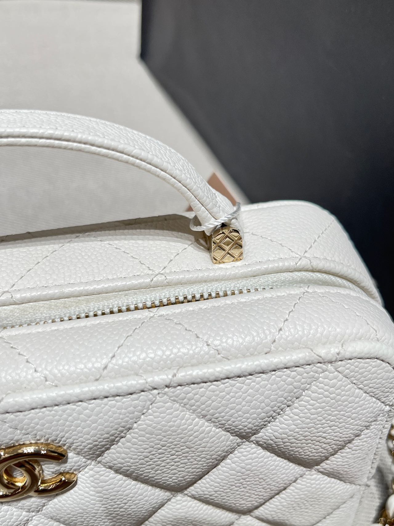 Pre-owned Certified Chanel Small Top Handel Vanity Case with Chain in White Caviar Leather with Golden Hardware, 2022 Microchipped, w/mirror, full set