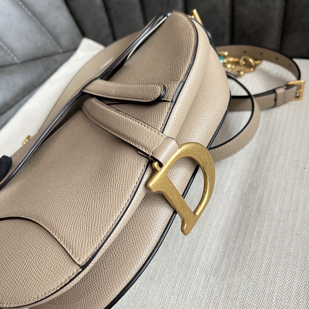 Pre-owned Certified Dior Medium Saddle in Light Brown Grained Calfskin with Golden Hardware, 2022, w/dust bag, leather strap
