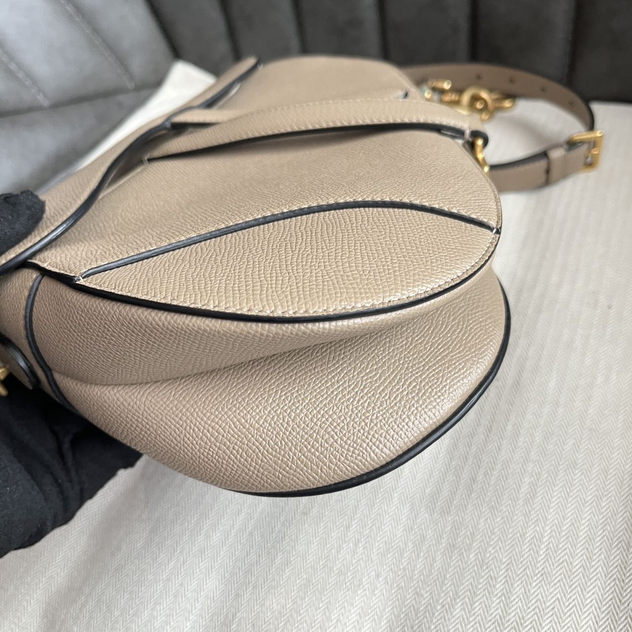 Pre-owned Certified Dior Medium Saddle in Light Brown Grained Calfskin with Golden Hardware, 2022, w/dust bag, leather strap