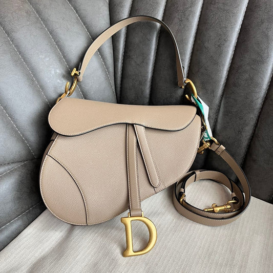 Pre-owned Certified Dior Medium Saddle in Light Brown Grained Calfskin with Golden Hardware, 2022, w/dust bag, leather strap