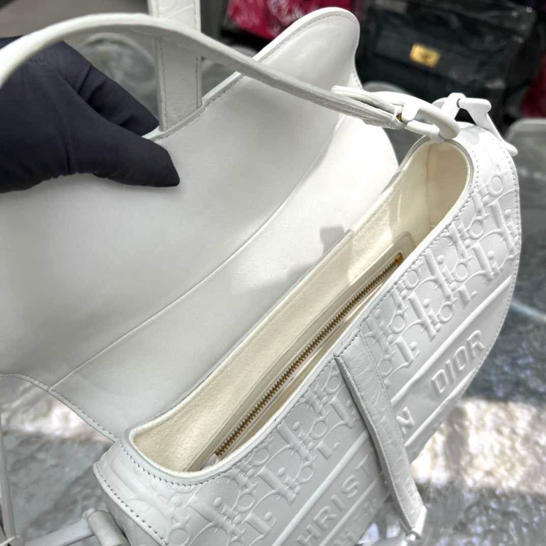 Pre-owned Limited Edition Dior Saddle So White Medium Embossed Calfskin, w/ dust bag