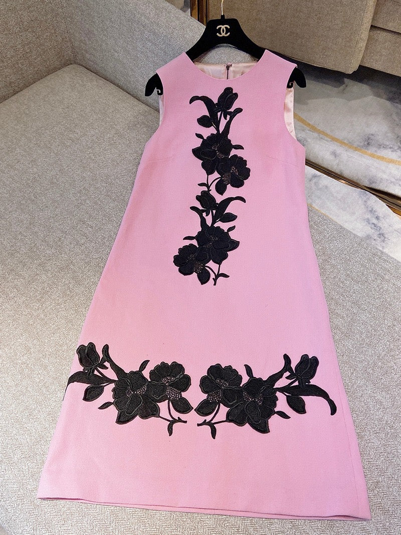 Pre-owned Dolce & Gabbana Sleeveless Pink Embroidered Wool Dress with Silk Lining, Size 38