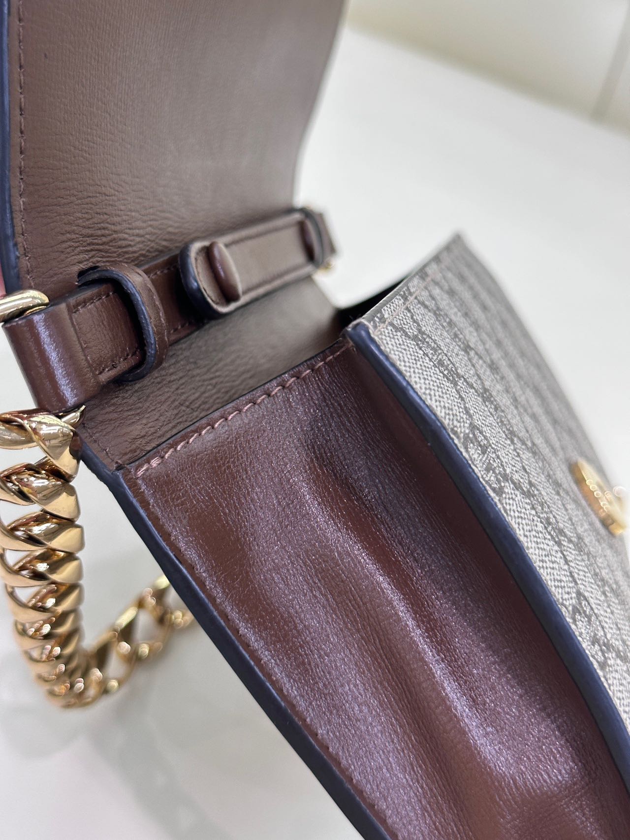 Pre-owned Certified Gucci Wallet on Chain in GG Supreme Coated Canvas with Golden Hardware, 2023