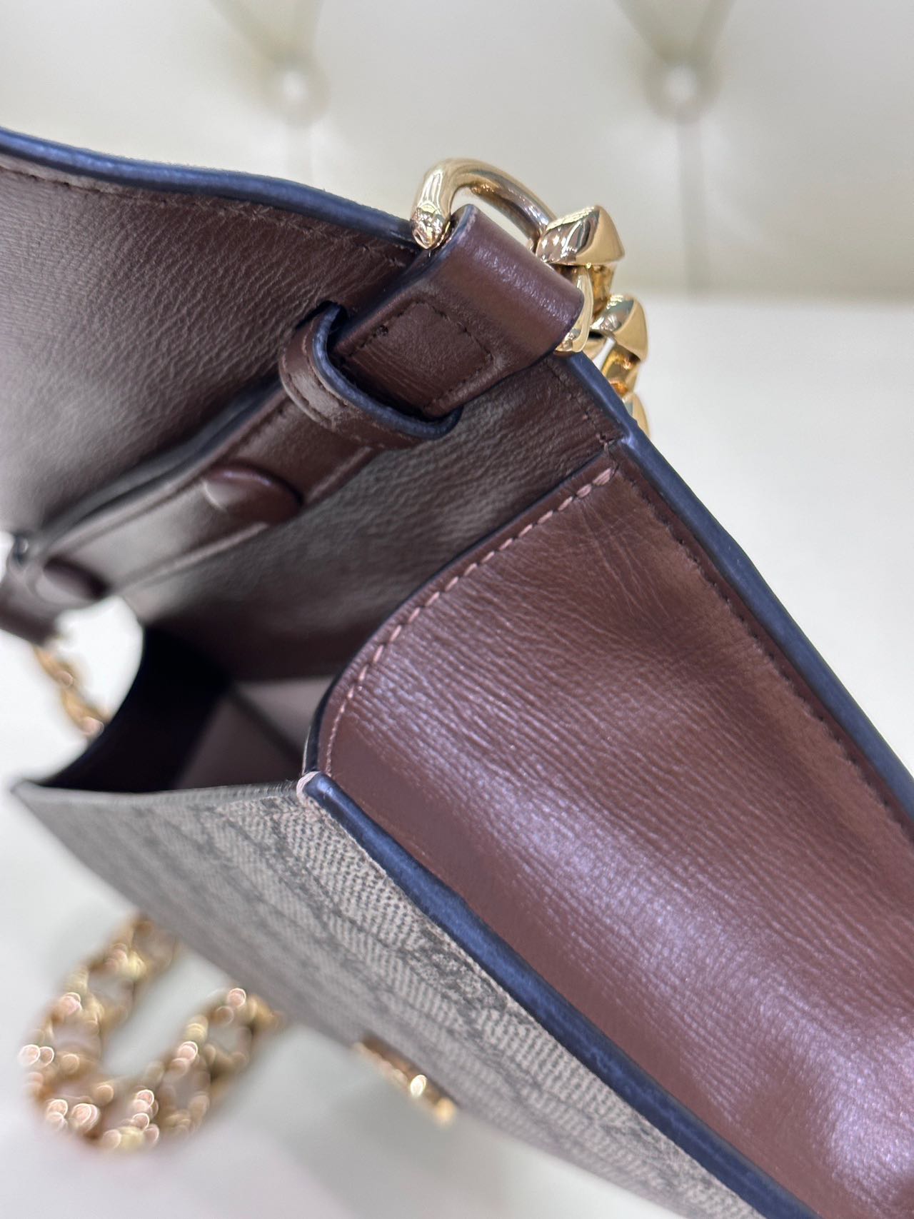 Pre-owned Certified Gucci Wallet on Chain in GG Supreme Coated Canvas with Golden Hardware, 2023