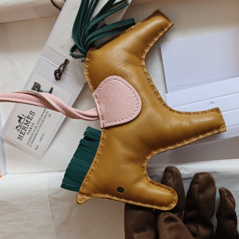 Pre-owned Certified Hermes Medium Rodeo Charm in Sesame Lambskin with Malachite and Rose Sakura, 2020, w/ box
